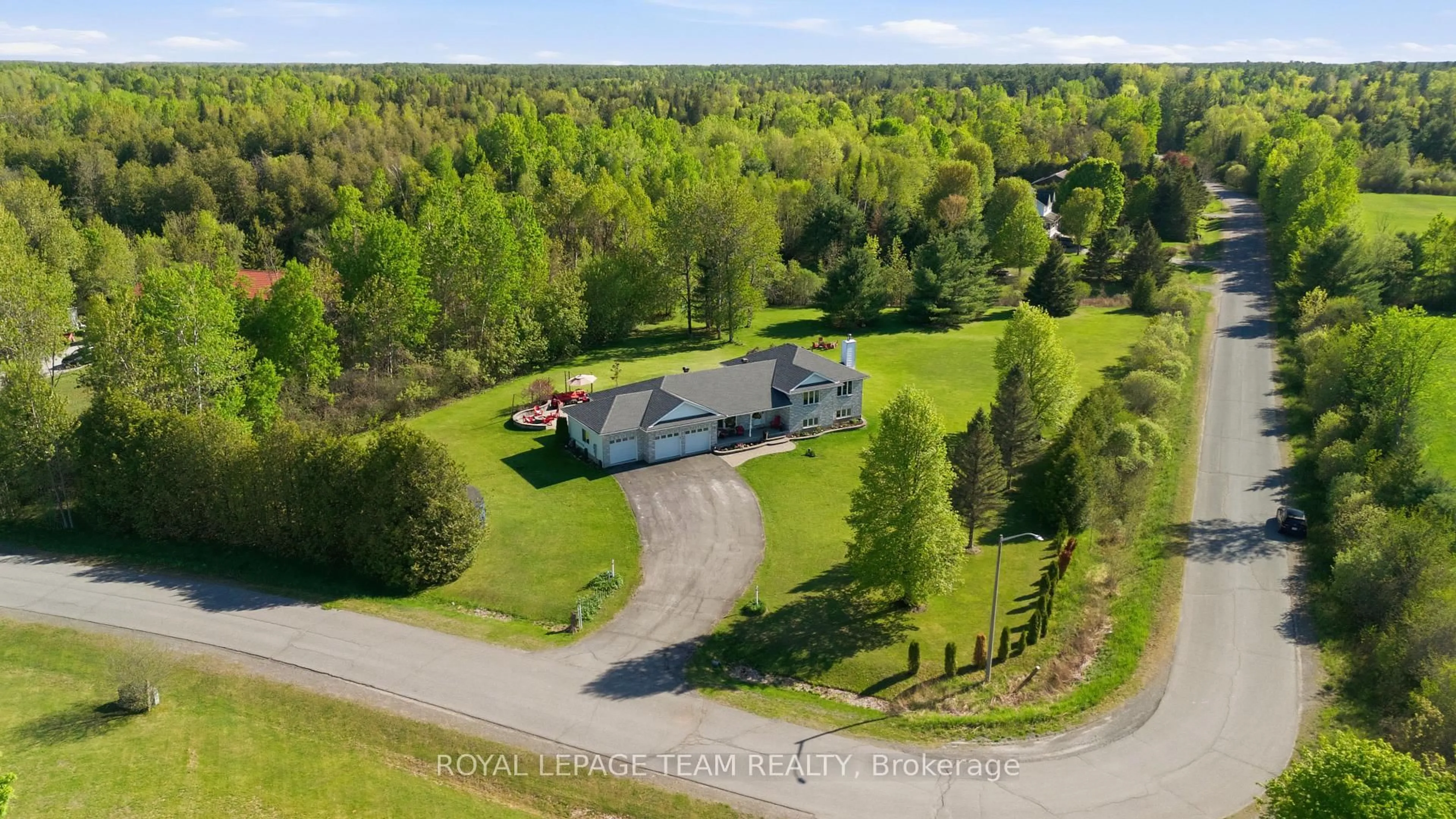 A pic from outside/outdoor area/front of a property/back of a property/a pic from drone, unknown for 118 Rushing Brook Dr, Carp Ontario K0A 1L0