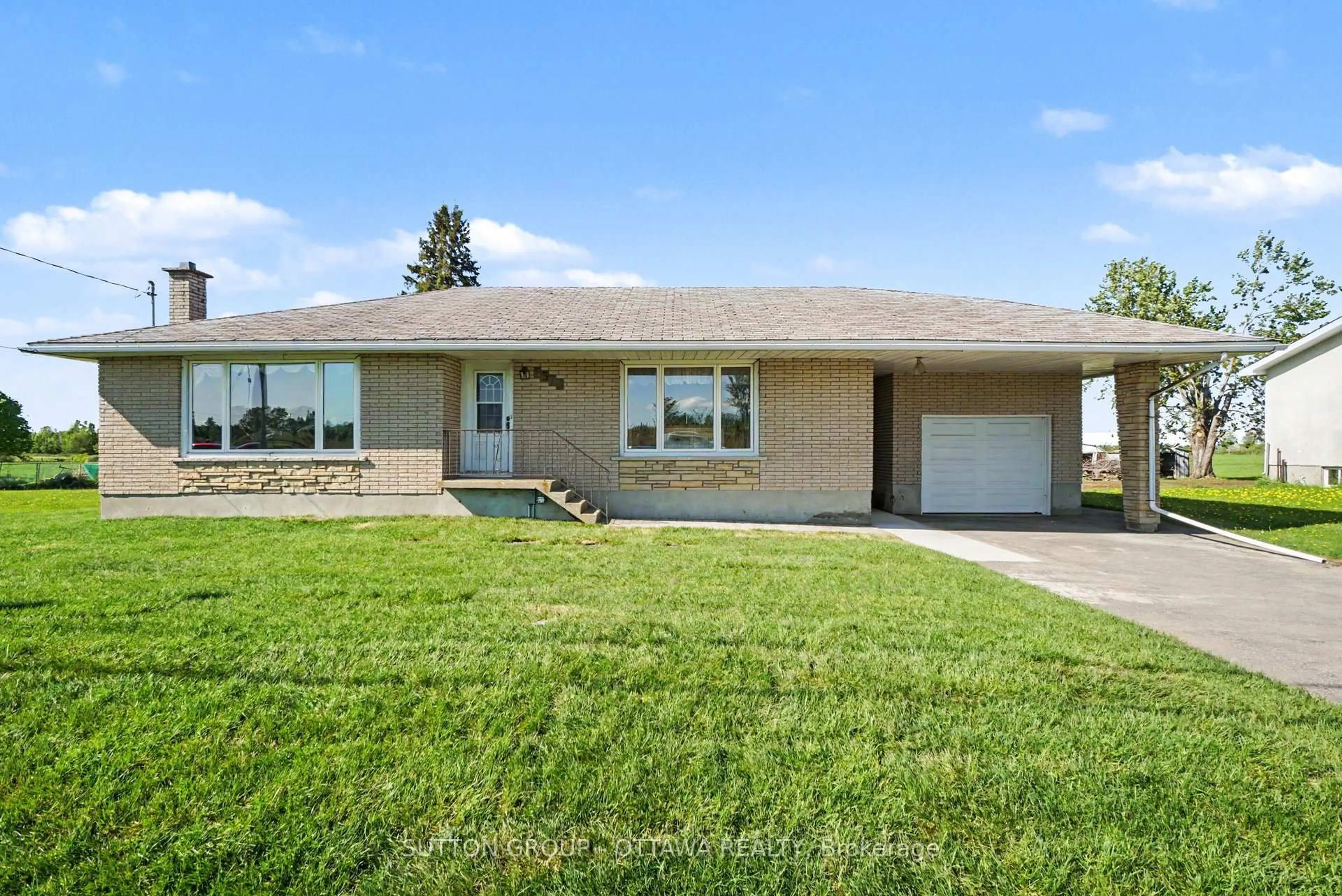 Home with vinyl exterior material, street for 6573 Russell Rd, Carlsbad Springs Ontario K0A 1K0
