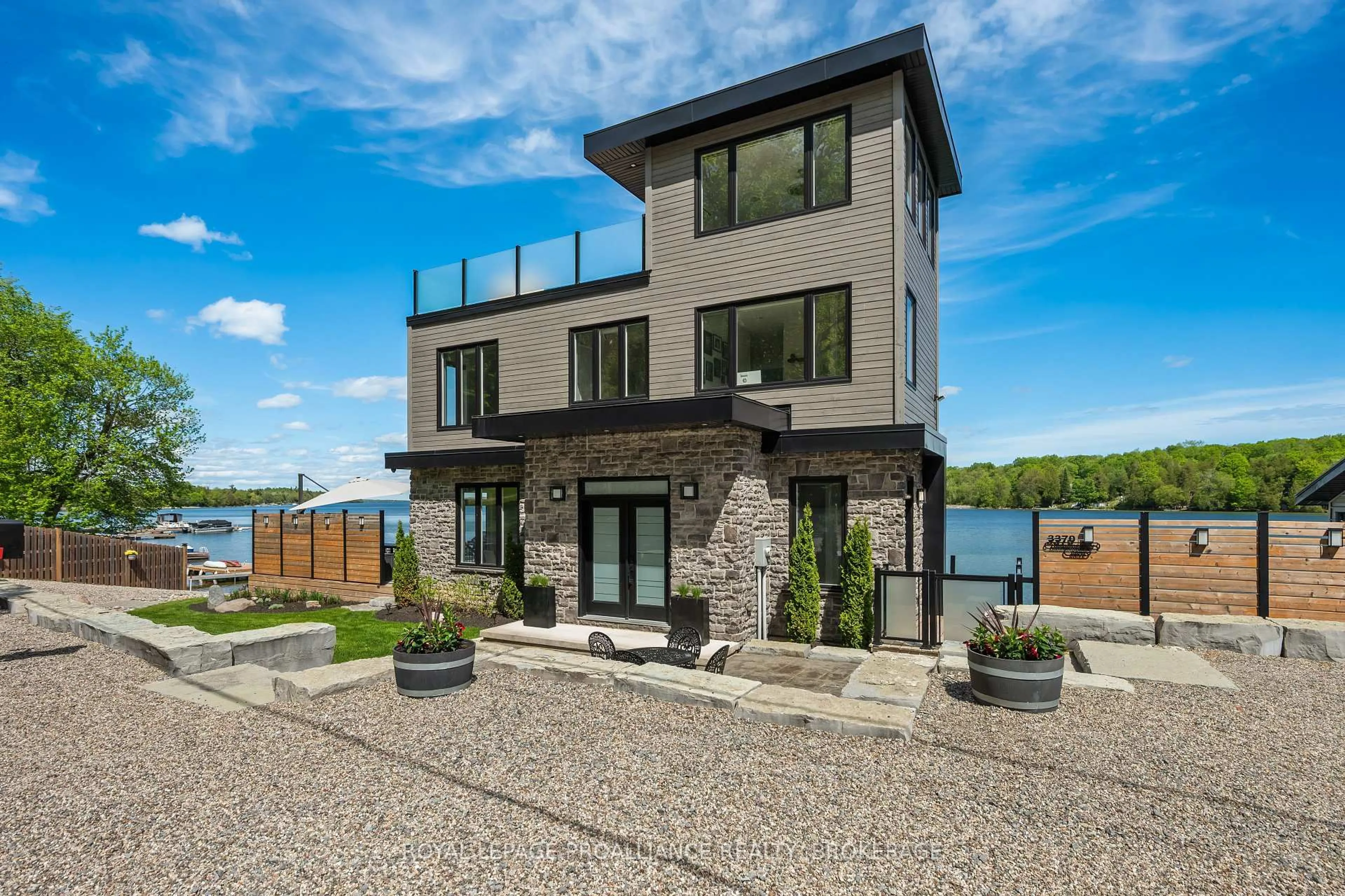 Home with brick exterior material, water/lake/river/ocean view for 3370 Loughborough Dr, Mcdonalds Corners Ontario K0H 1M0