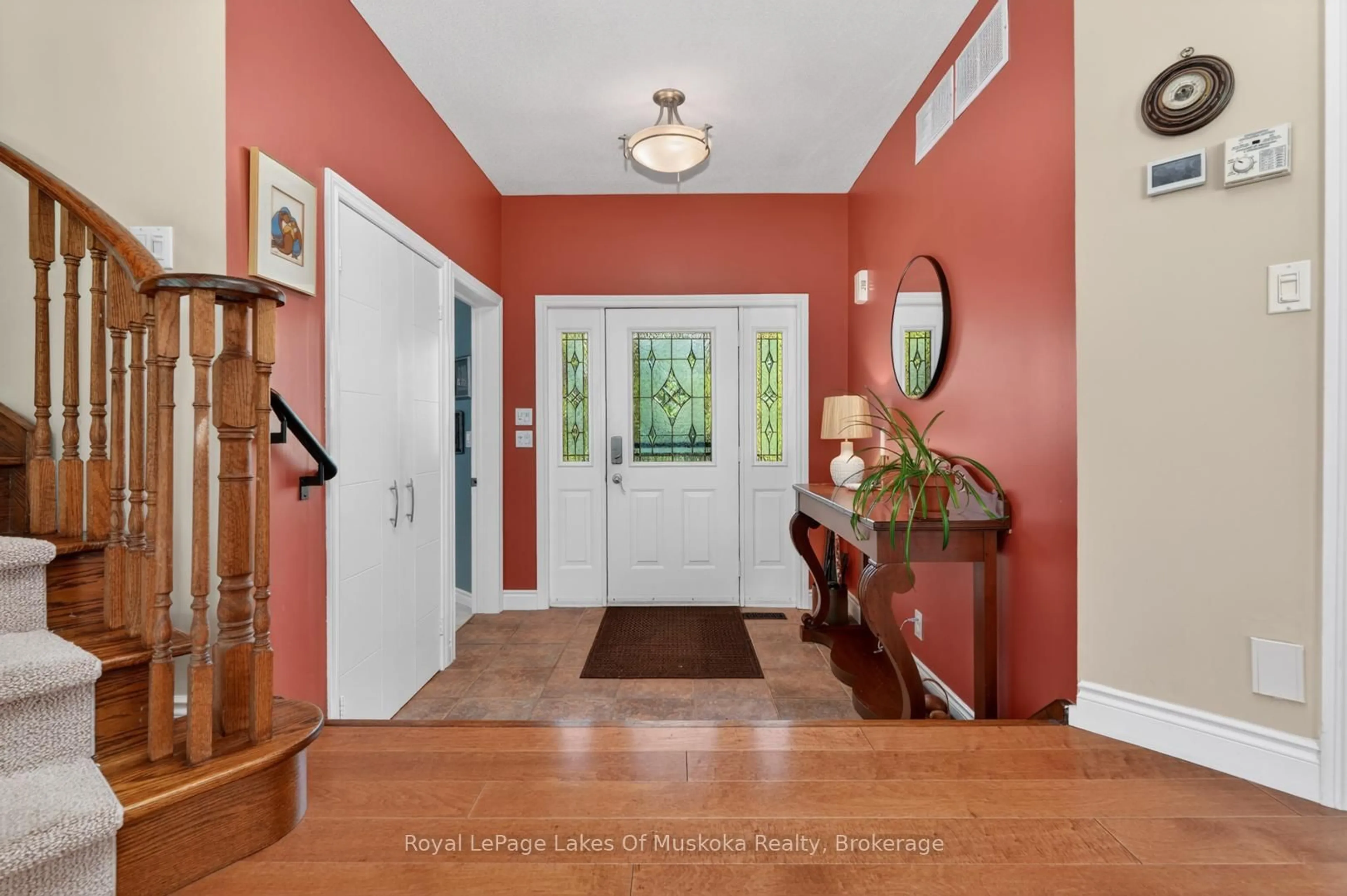 Indoor entryway for 19 The Granite Bluff, Bracebridge Ontario P1L 1L4