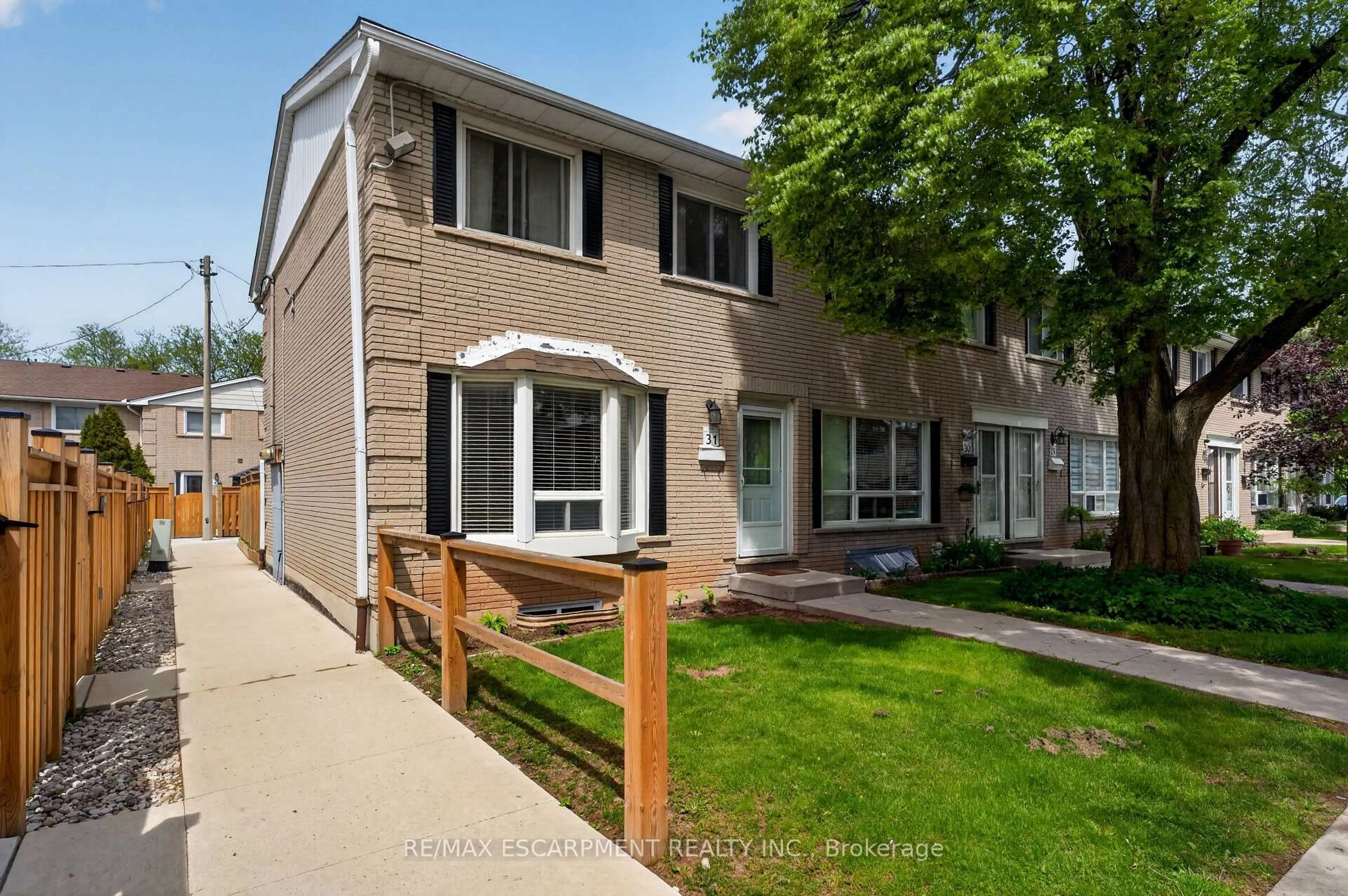 Home with vinyl exterior material, street for 2700 Barton St #31, Hamilton Ontario L8E 2J7