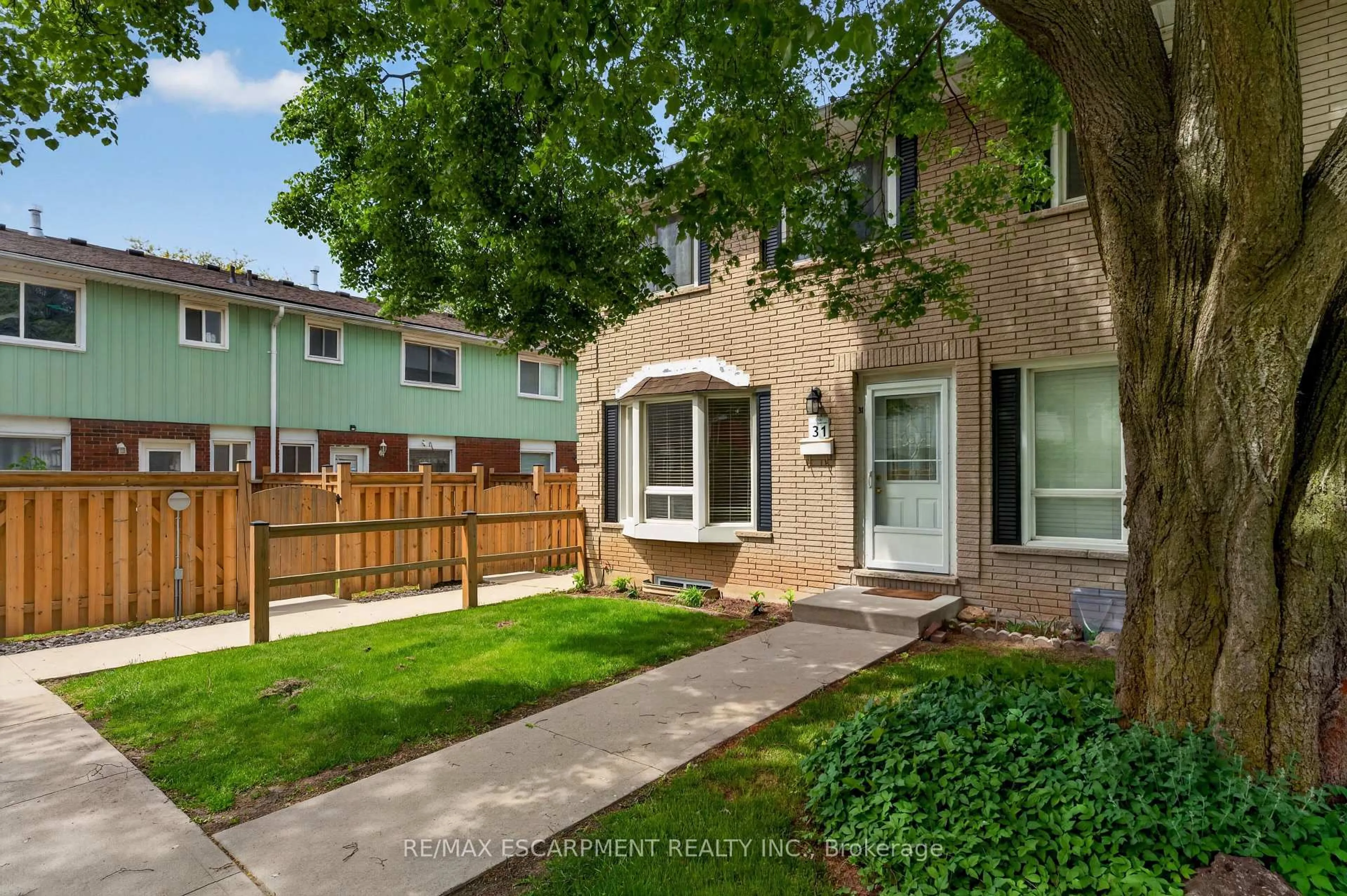 Patio, street for 2700 Barton St #31, Hamilton Ontario L8E 2J7