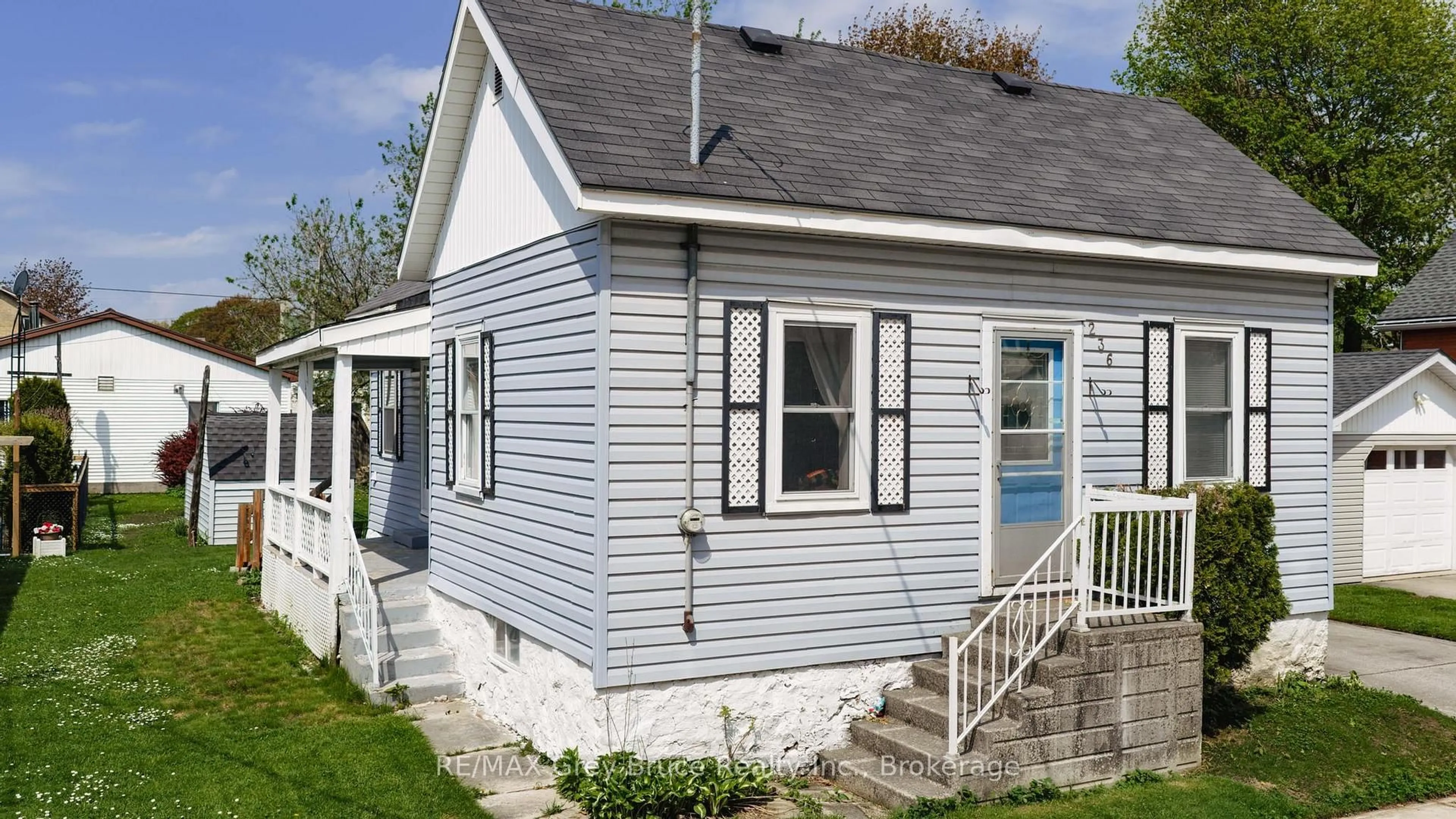 Home with vinyl exterior material, street for 236 2nd Ave, Arran-Elderslie Ontario N0G 1L0