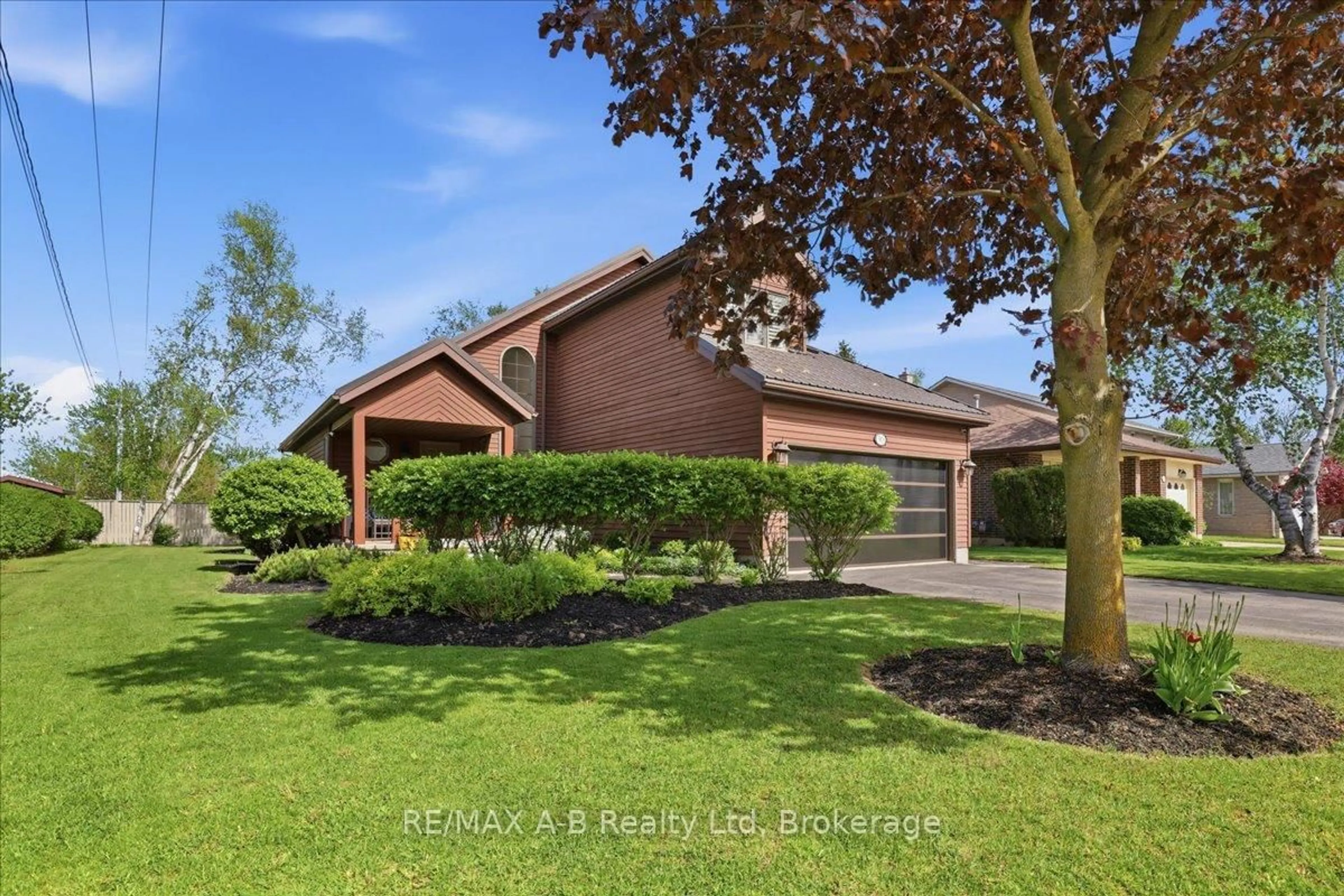 Unknown for 90 Waddell St, Stratford Ontario N5A 6K4