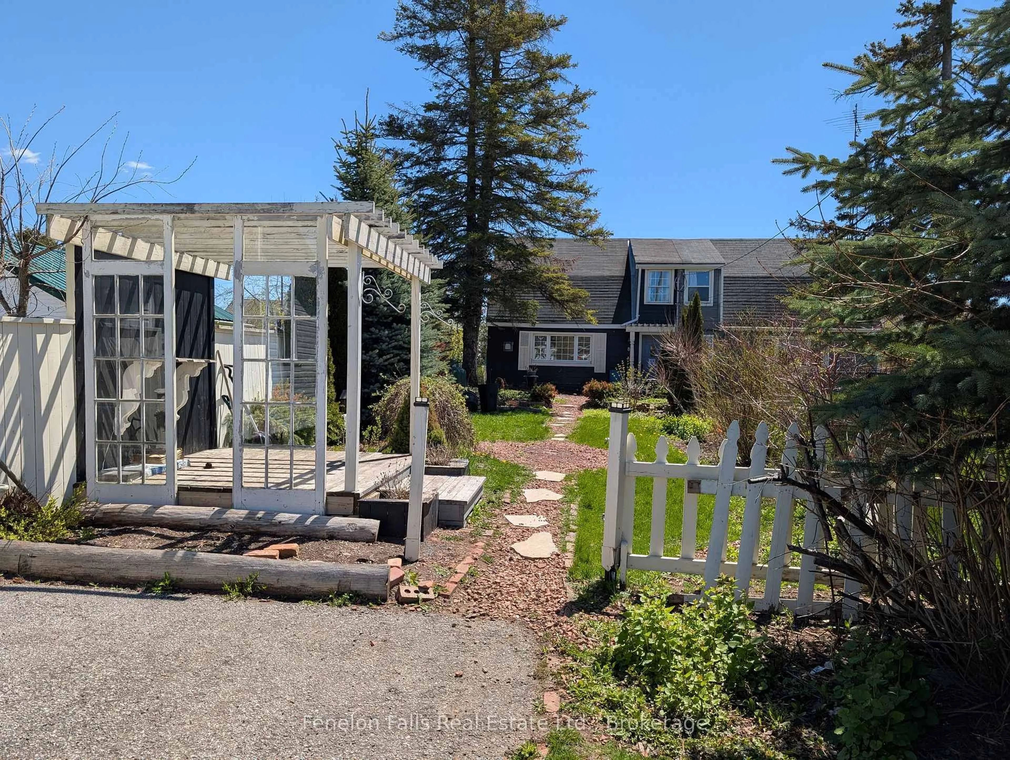 Unknown for 89 Lindsay St, Kawartha Lakes Ontario K0M 1N0