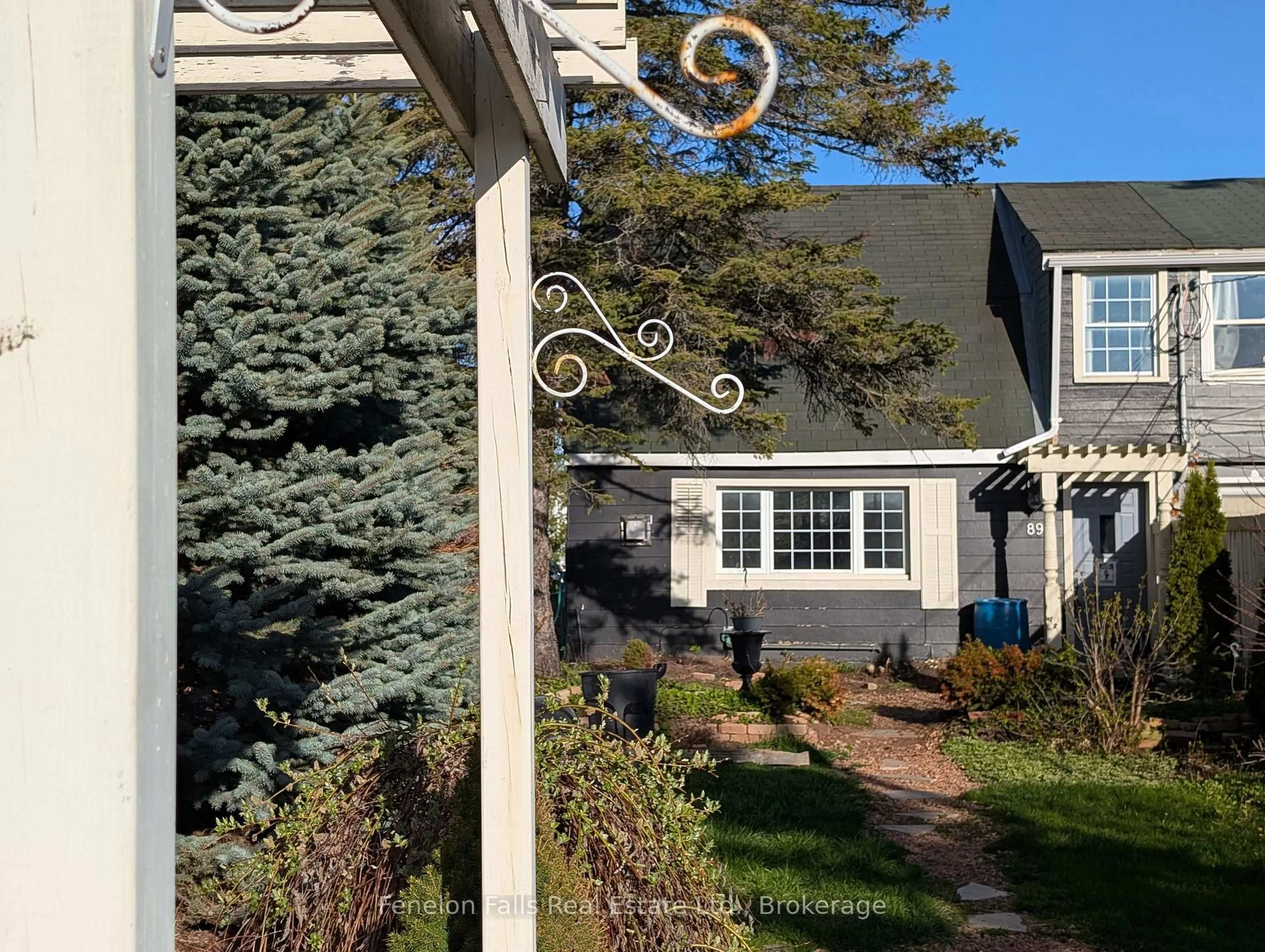 Home with vinyl exterior material, street for 89 Lindsay St, Kawartha Lakes Ontario K0M 1N0