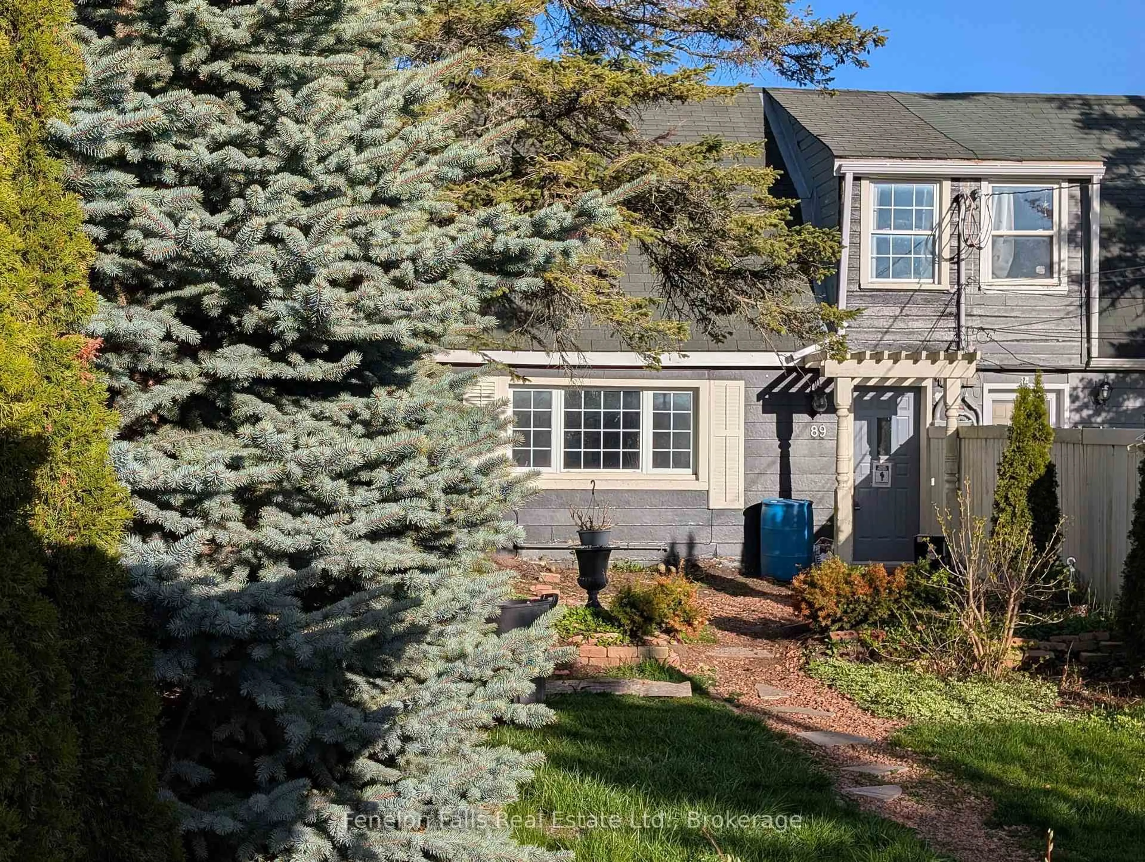 Home with vinyl exterior material, street for 89 Lindsay St, Kawartha Lakes Ontario K0M 1N0