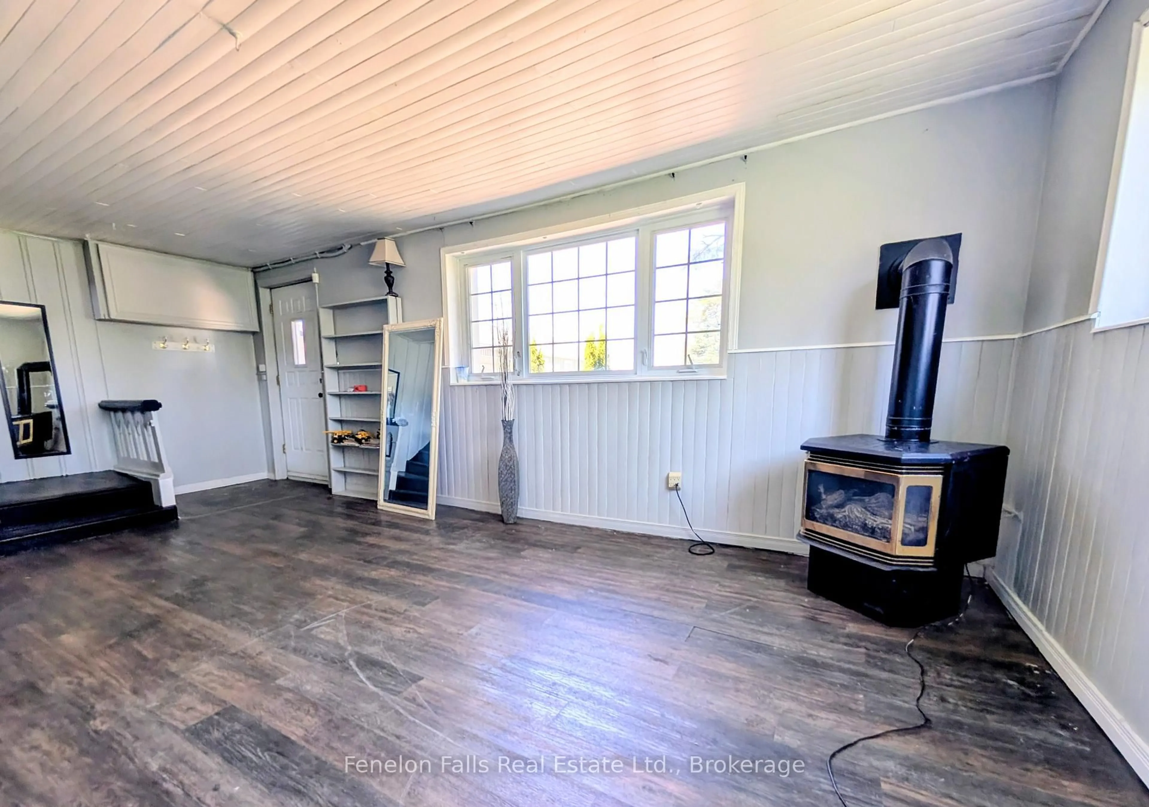 A pic of a room for 89 Lindsay St, Kawartha Lakes Ontario K0M 1N0