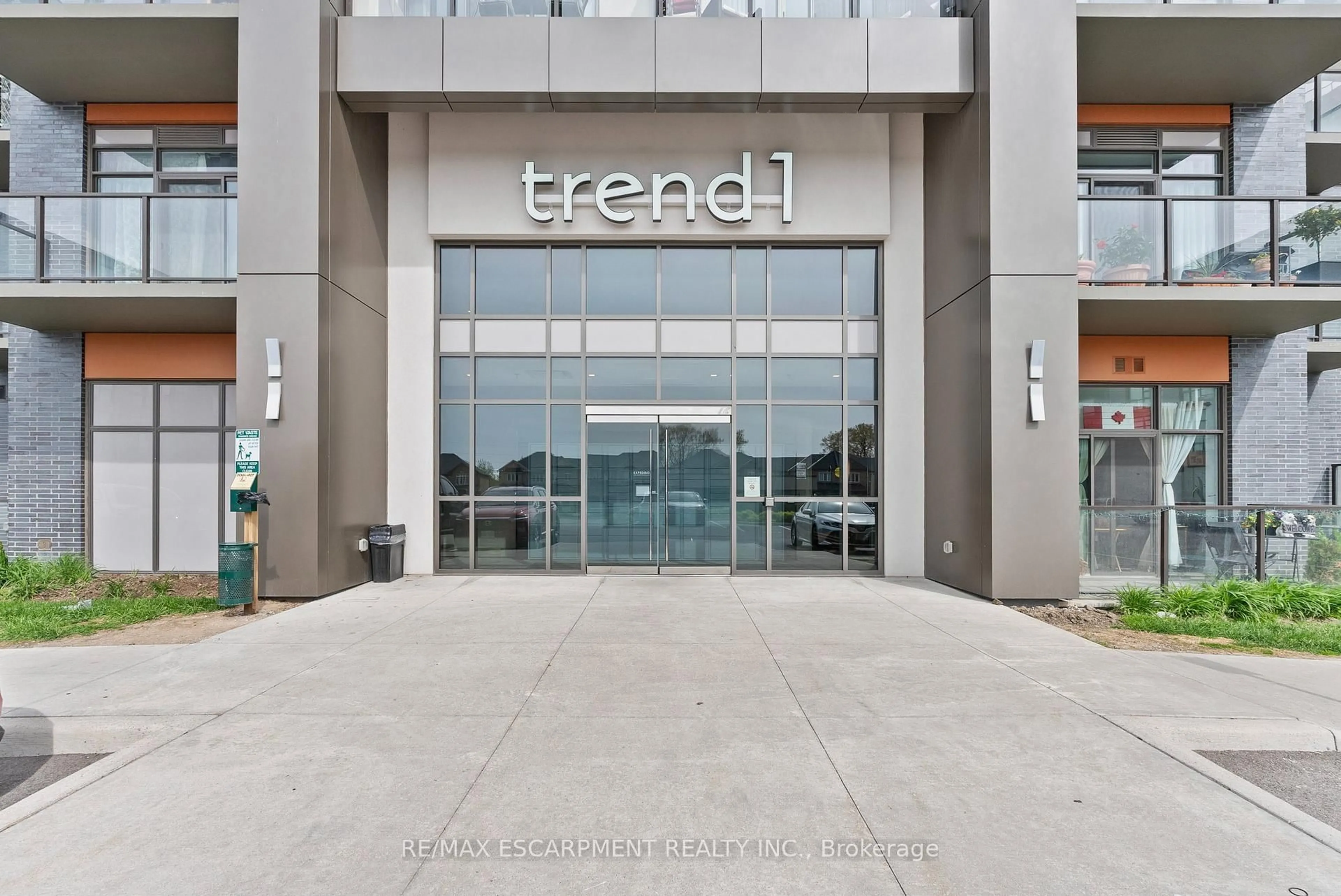 Indoor foyer for 450 Dundas St #417, Hamilton Ontario L0R 2H4