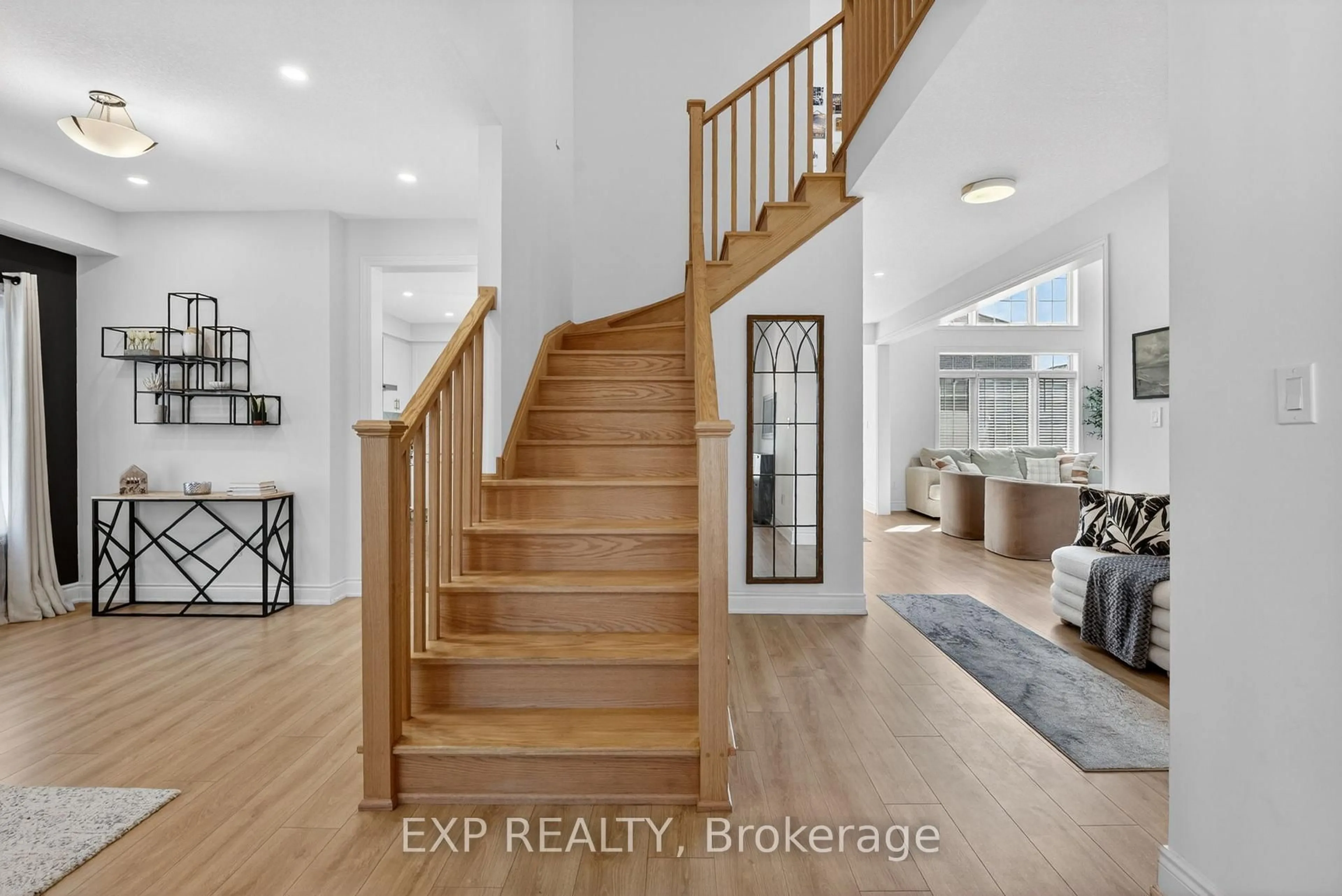Indoor entryway for 14 Venture Way, Thorold Ontario L2V 0G9