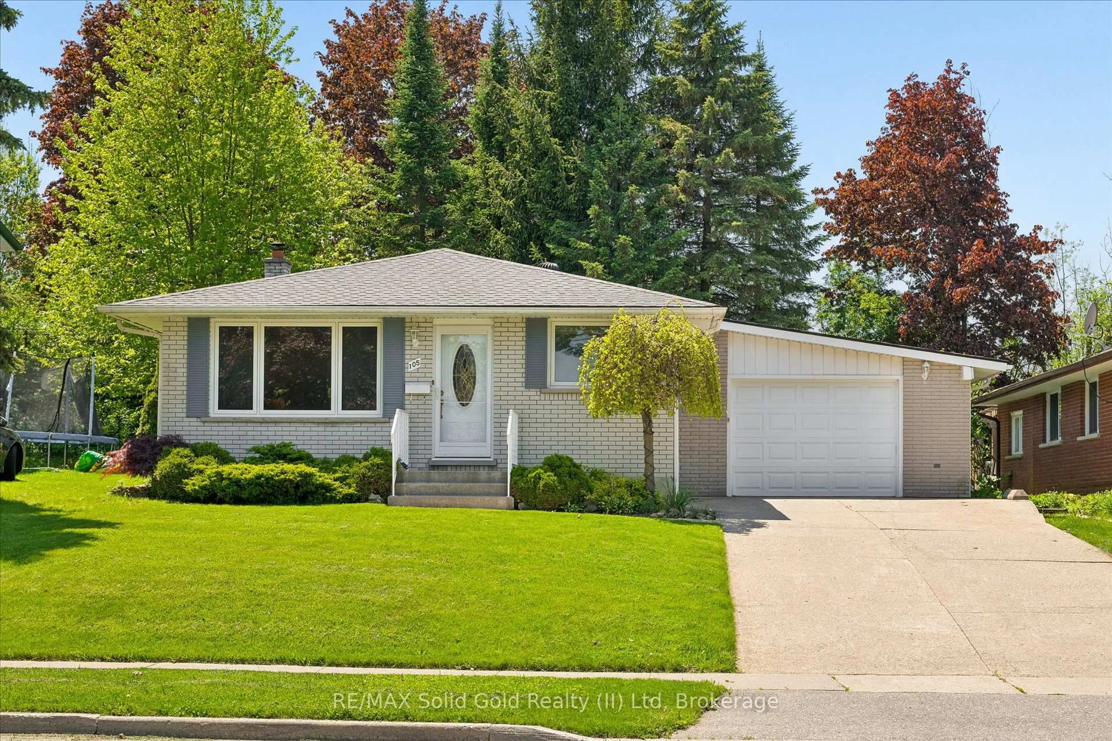 Home with vinyl exterior material, street for 105 Silverspring Cres, Kitchener Ontario N2M 4P3