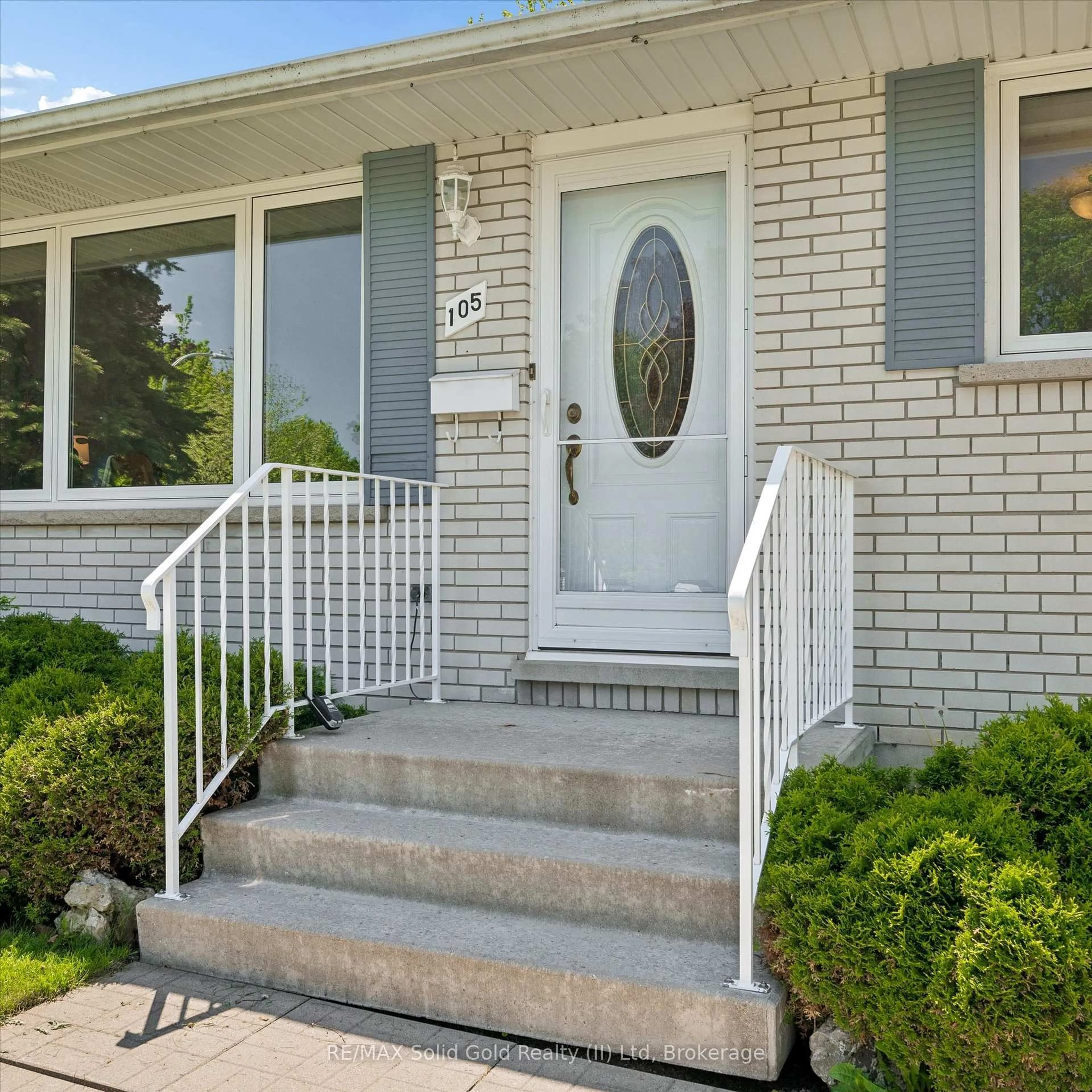 Home with vinyl exterior material, street for 105 Silverspring Cres, Kitchener Ontario N2M 4P3