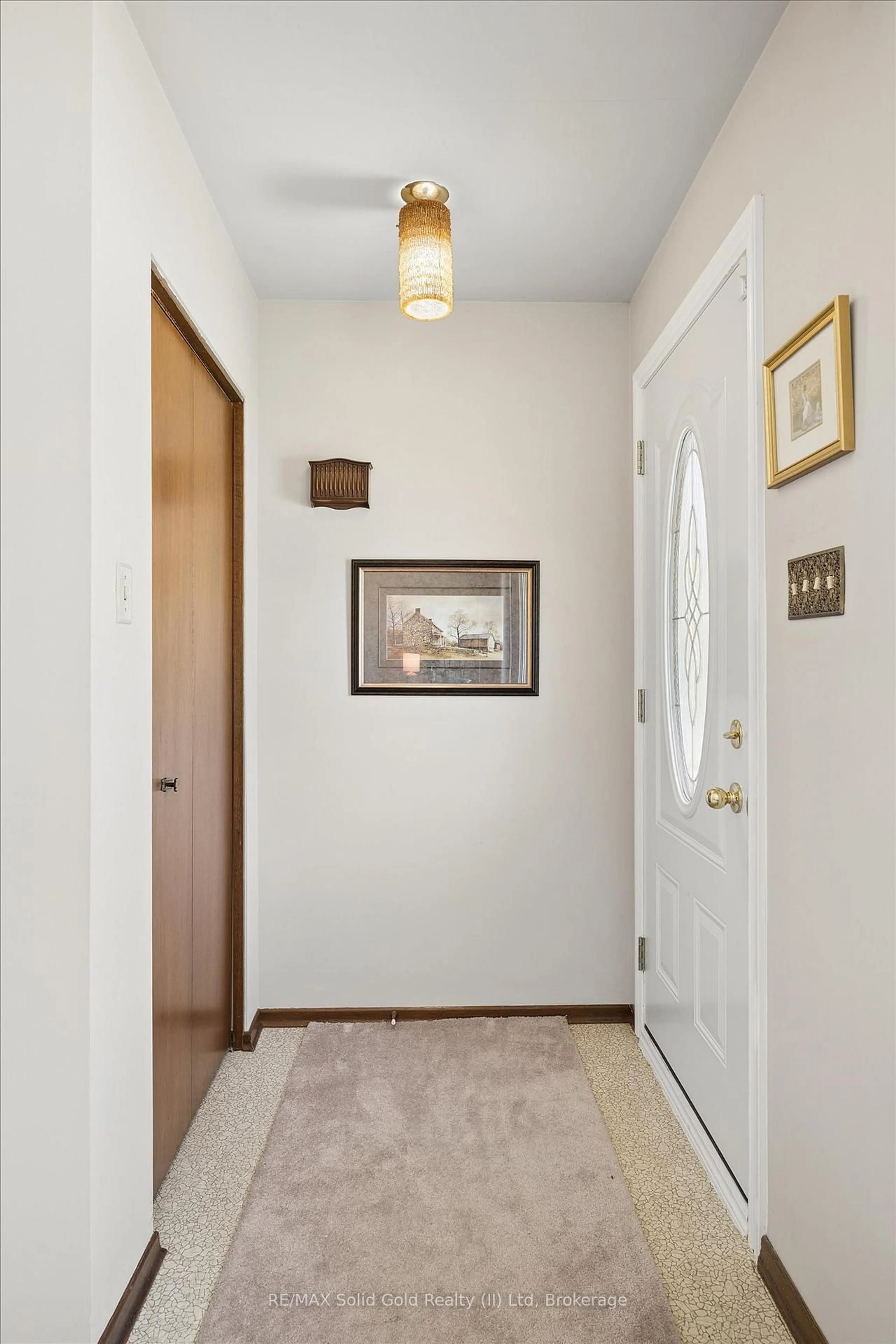 Indoor entryway for 105 Silverspring Cres, Kitchener Ontario N2M 4P3