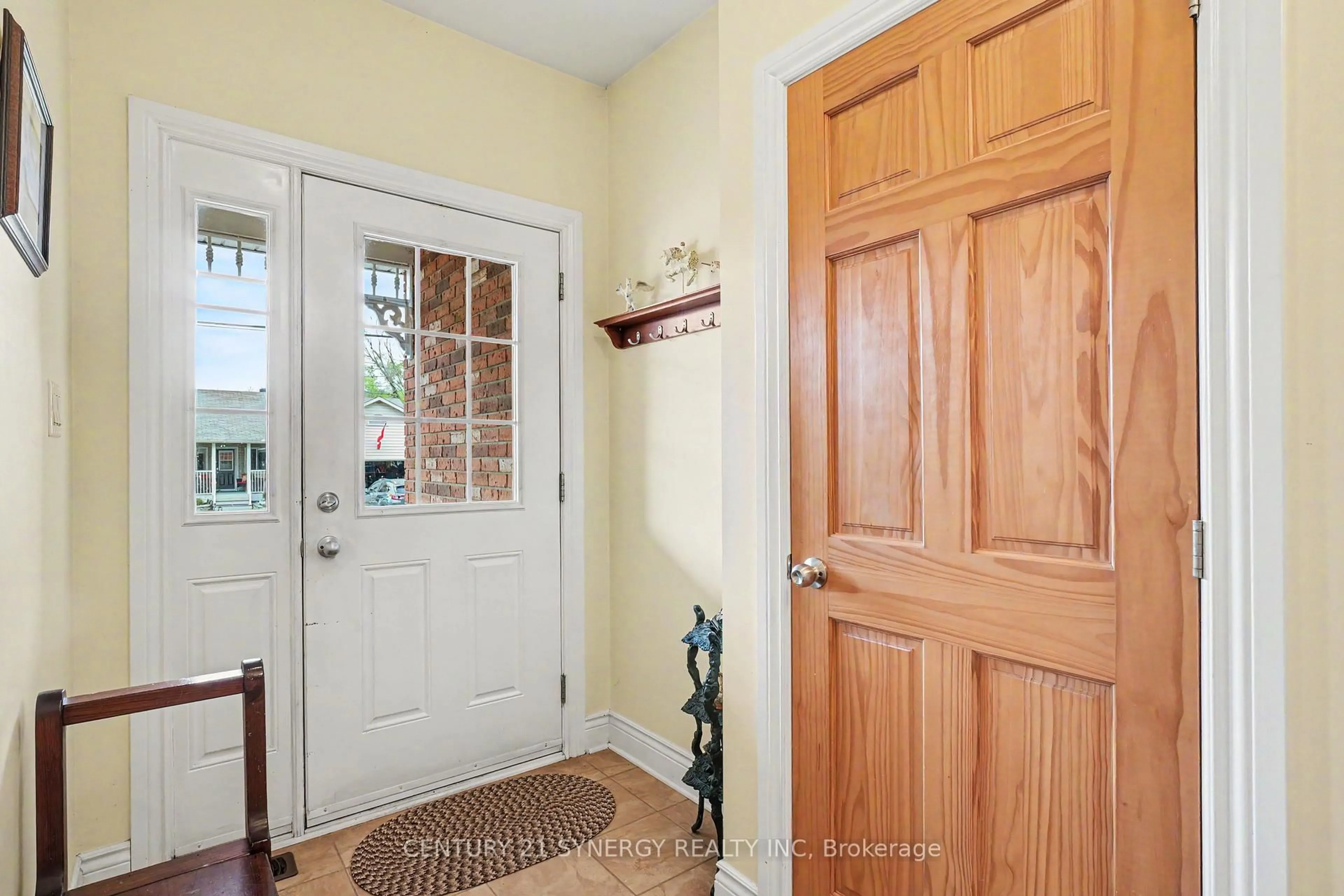 Indoor entryway for 408 Brock St, Merrickville-Wolford Ontario K0G 1N0
