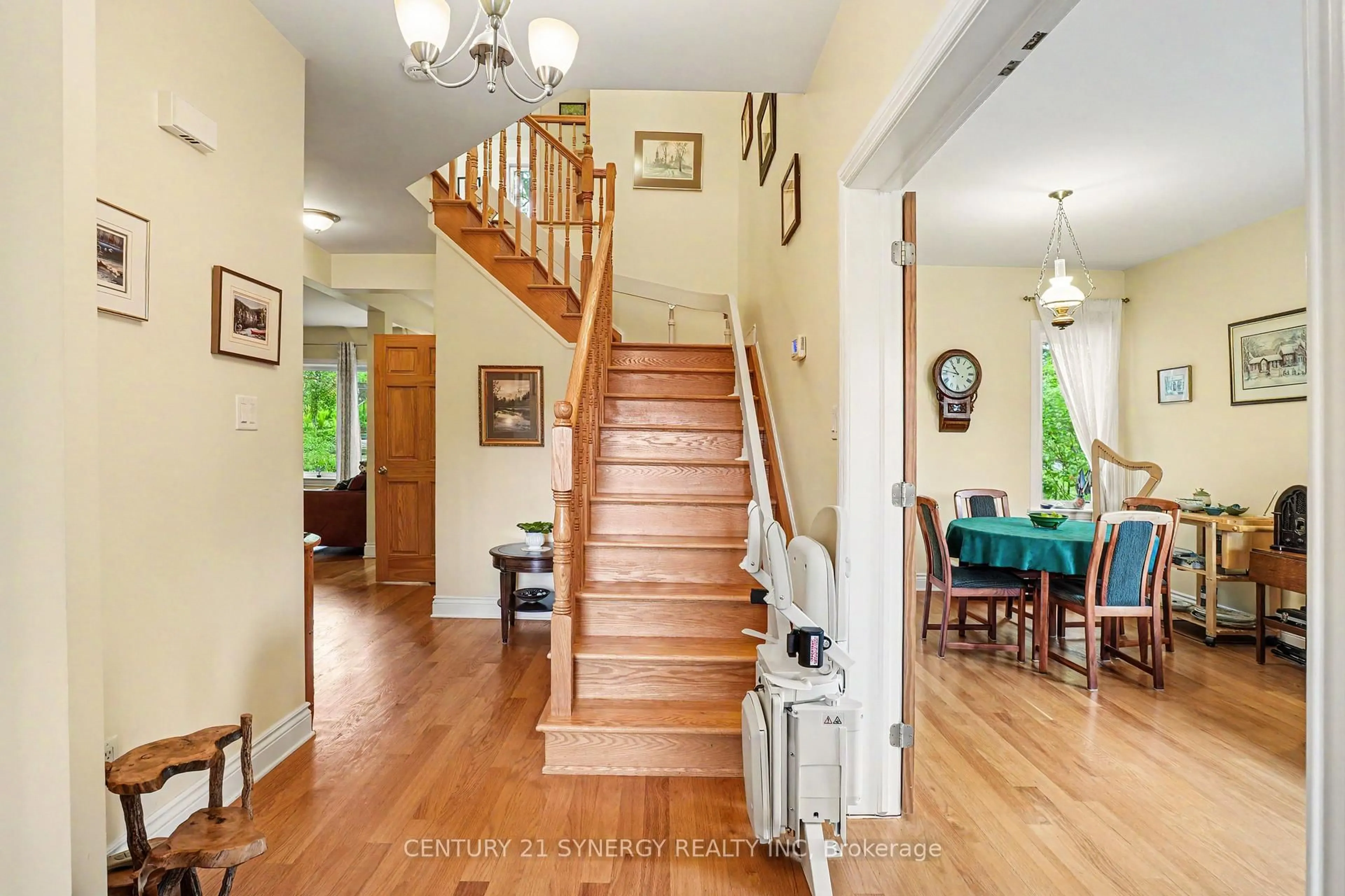 Indoor foyer for 408 Brock St, Merrickville-Wolford Ontario K0G 1N0