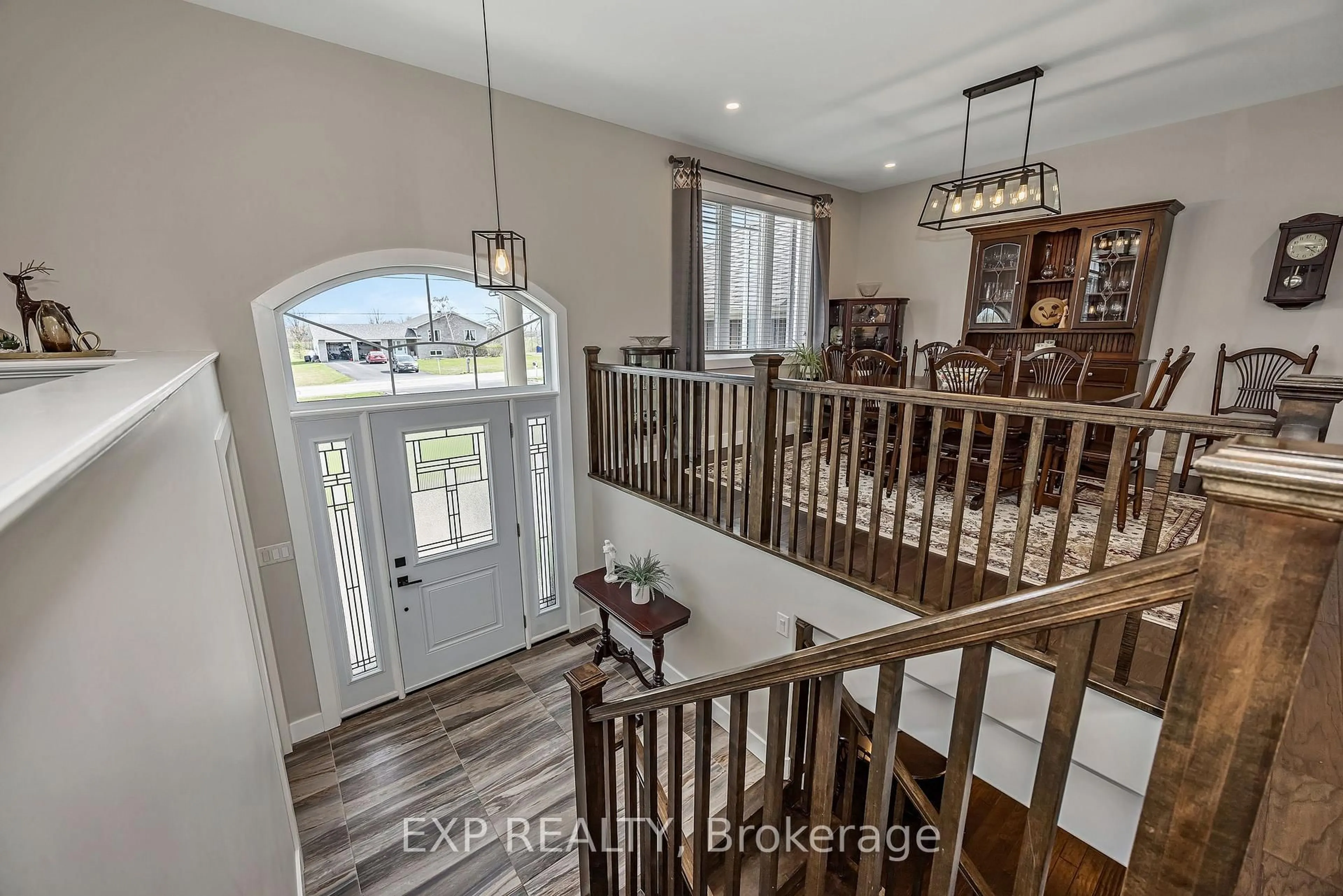 Indoor entryway for 250 Bristow Rd, Smiths Falls Ontario K7A 5B8