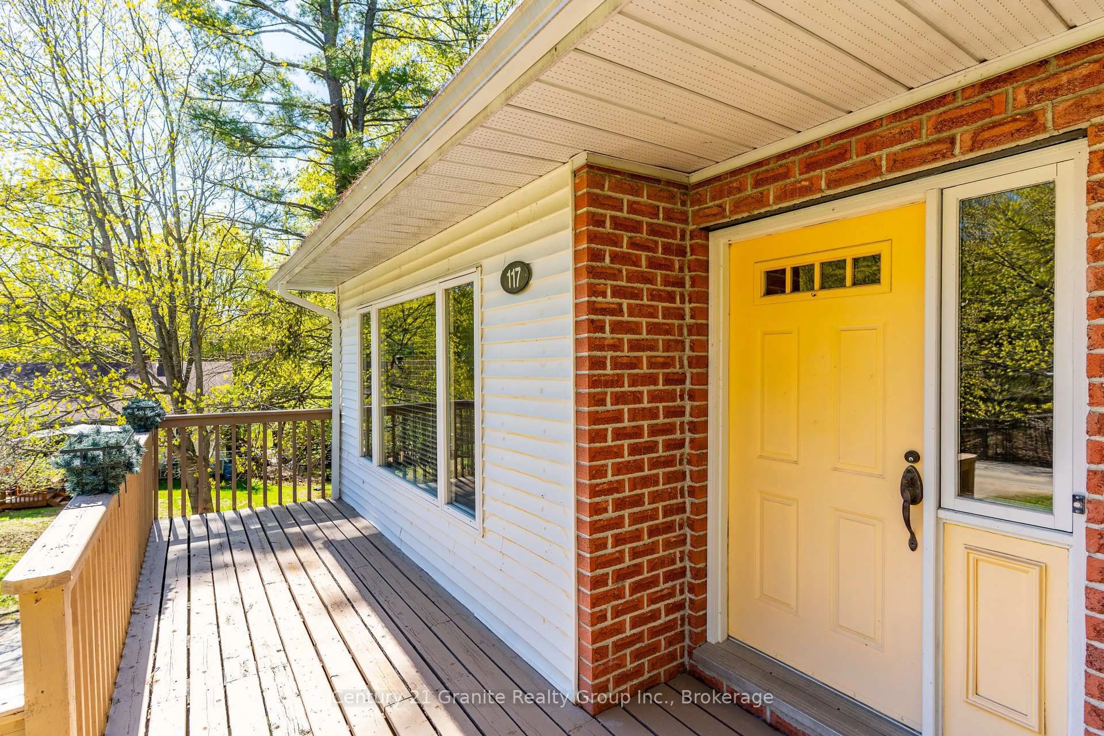 Home with brick exterior material, unknown for 117 Riverside Dr, Dysart et al Ontario K0M 1S0