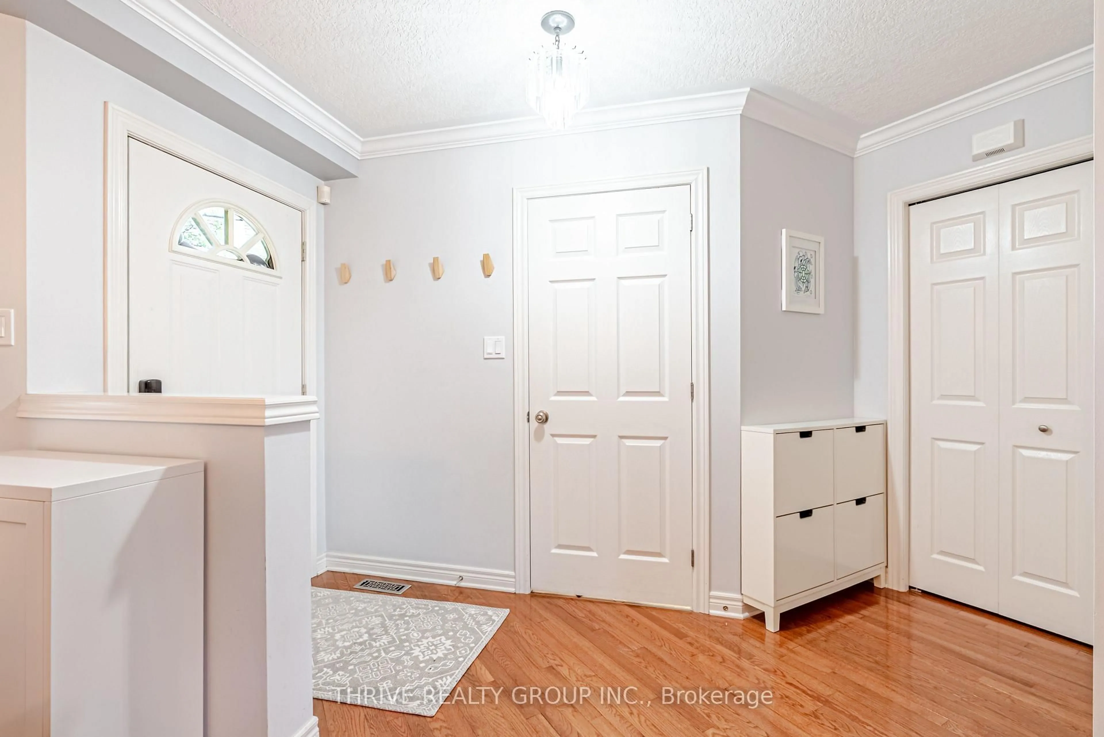 Indoor entryway for 2374 Meadowgate Blvd, London South Ontario N6M 1L7