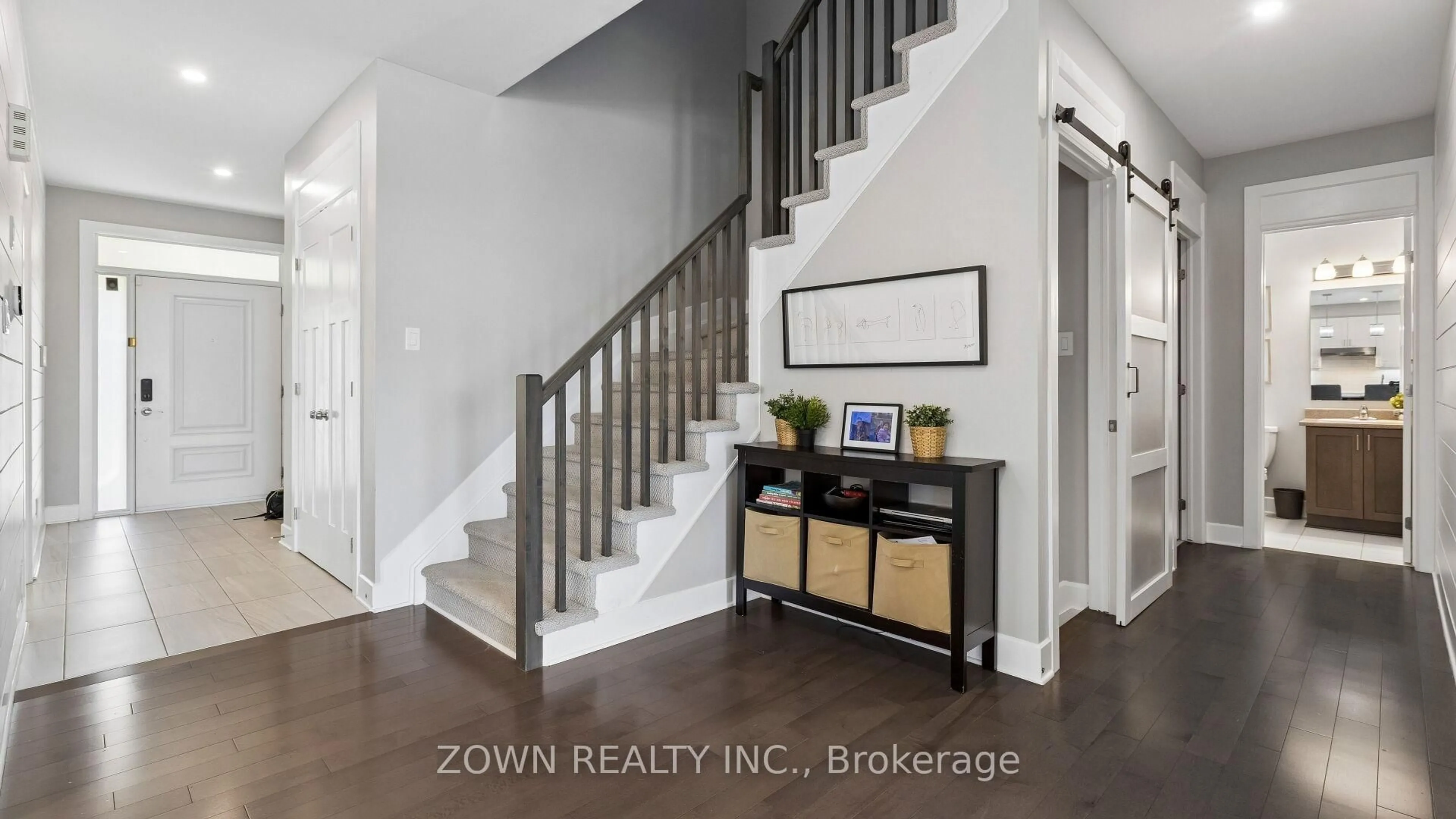 Indoor entryway for 626 SORA Way, Ottawa Ontario K1T 0N7