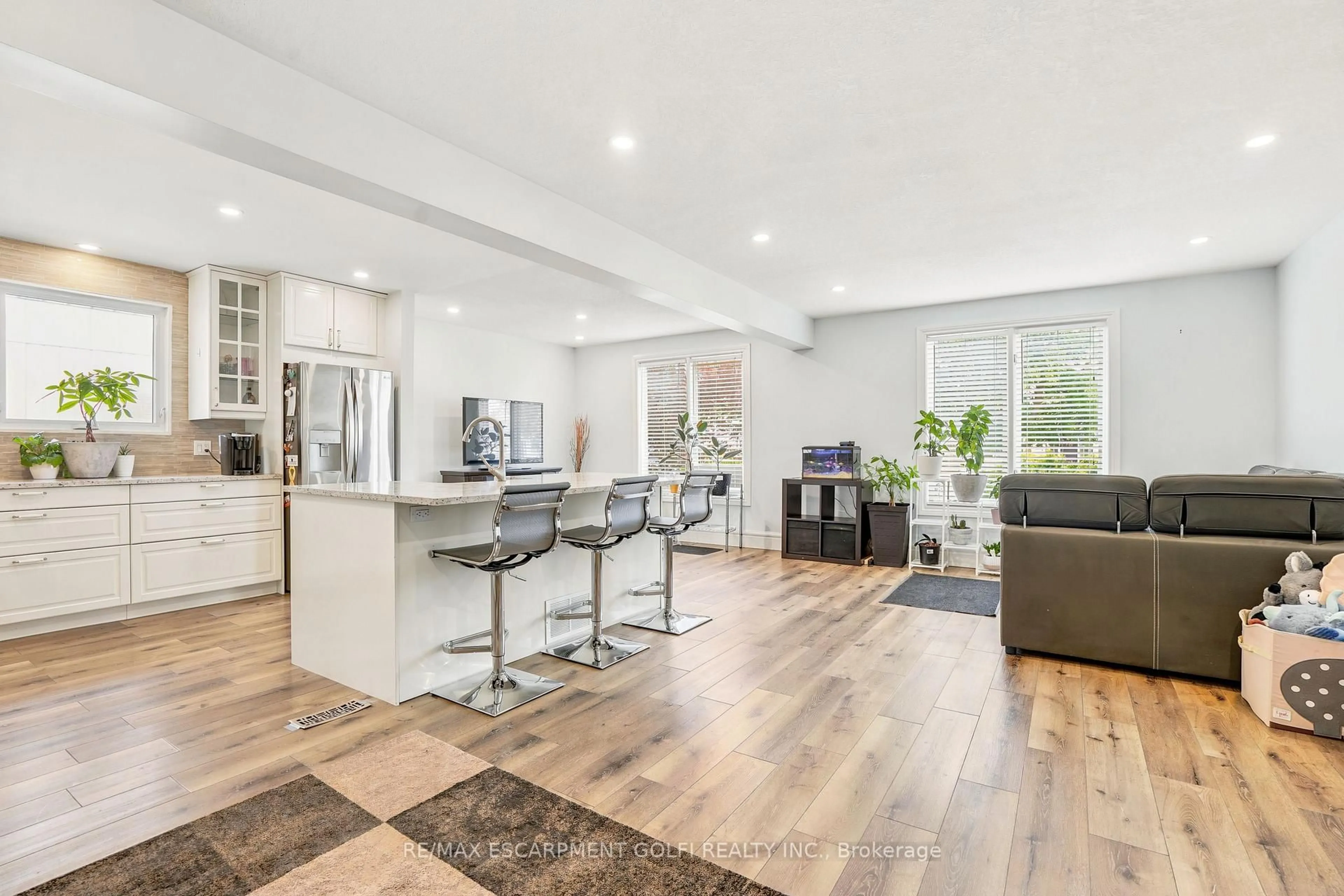 Open concept kitchen, unknown for 5062 FRIESEN Blvd, Lincoln Ontario L3J 0A6