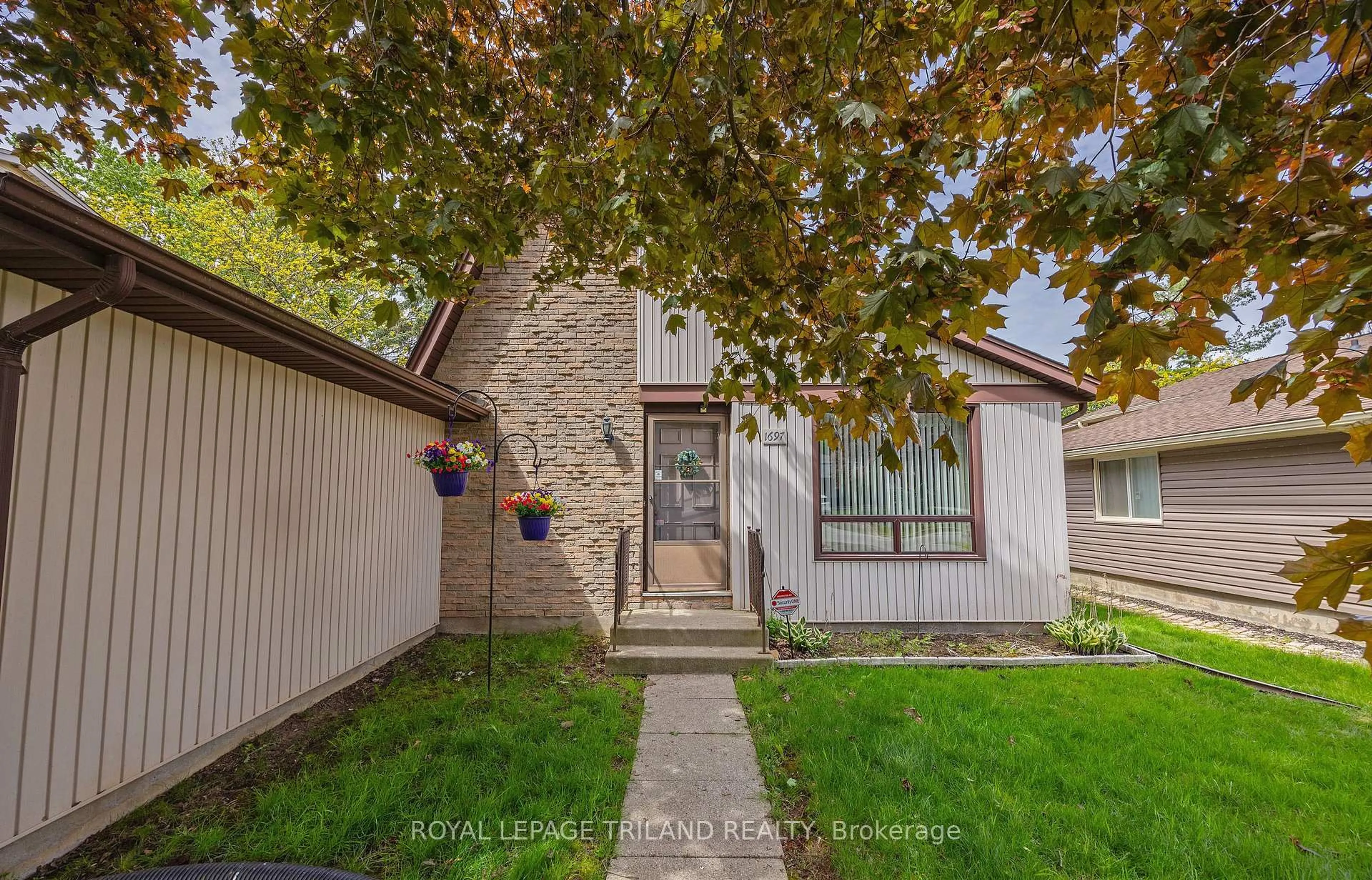 Unknown for 1697 Aldersbrook Rd, London North Ontario N6G 3B7