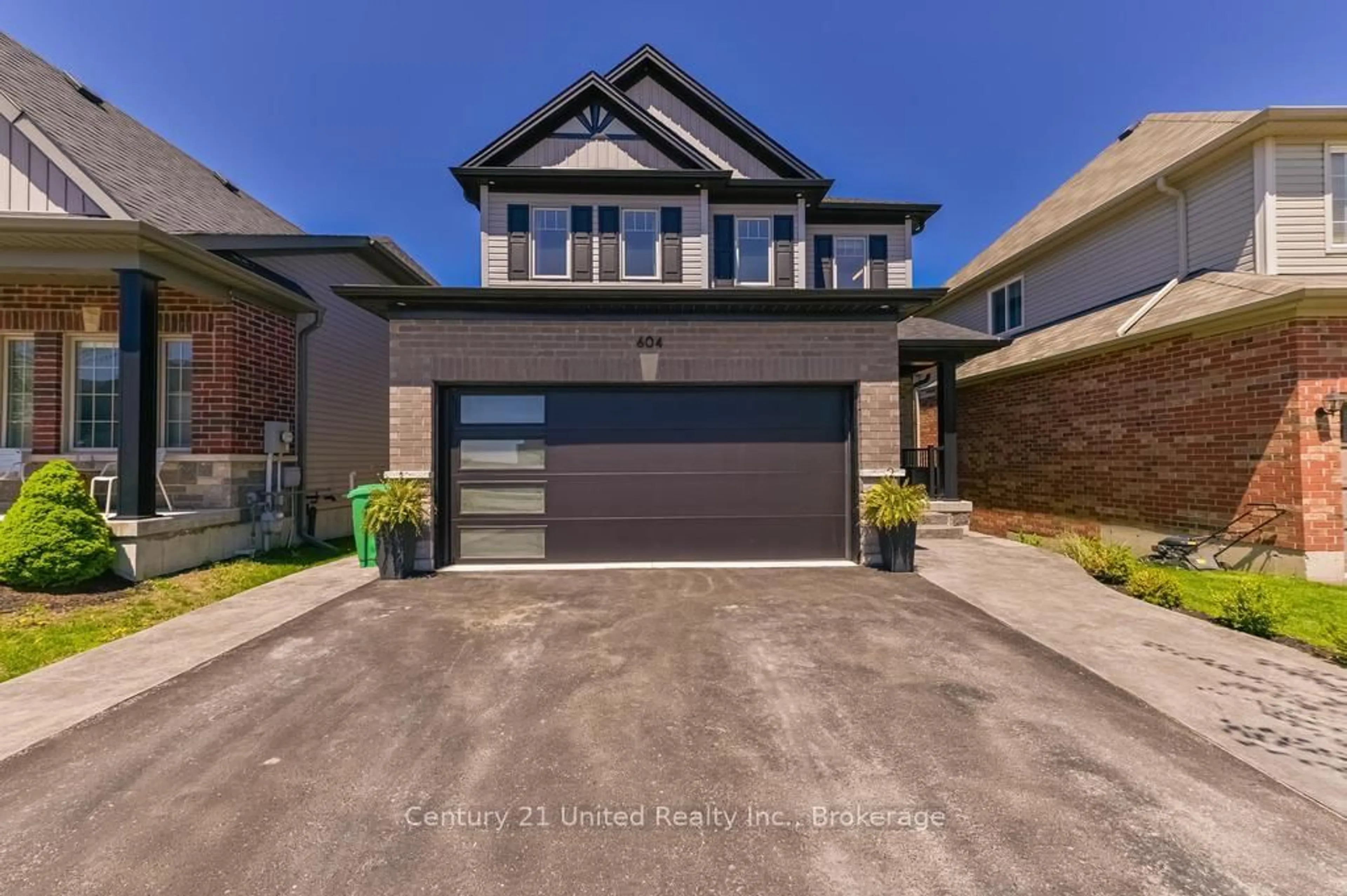 Home with brick exterior material, street for 604 Settlers Rdge, Peterborough Ontario K9L 0G3