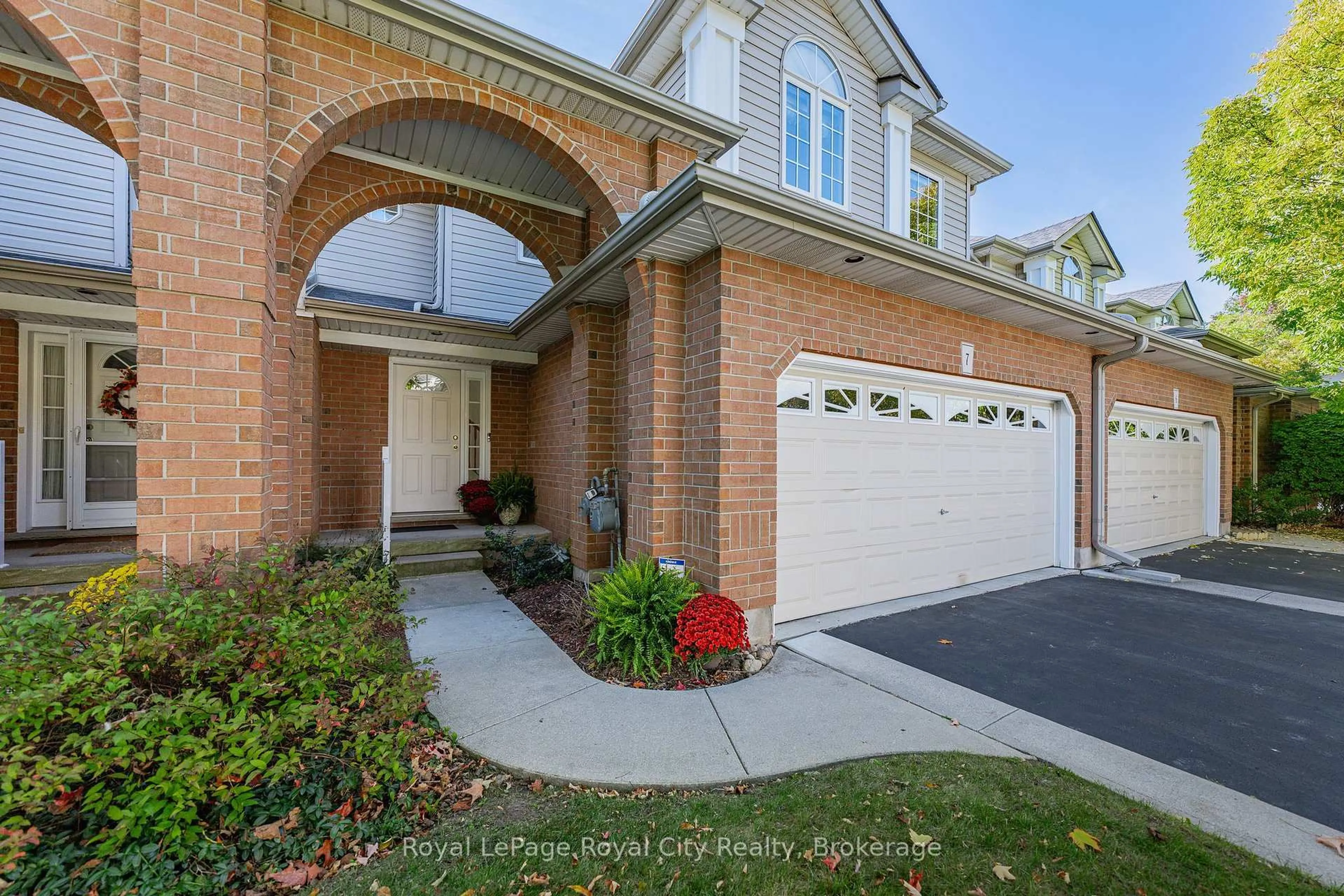 Home with brick exterior material, street for 784 Gordon St #7, Guelph Ontario N1G 5C8