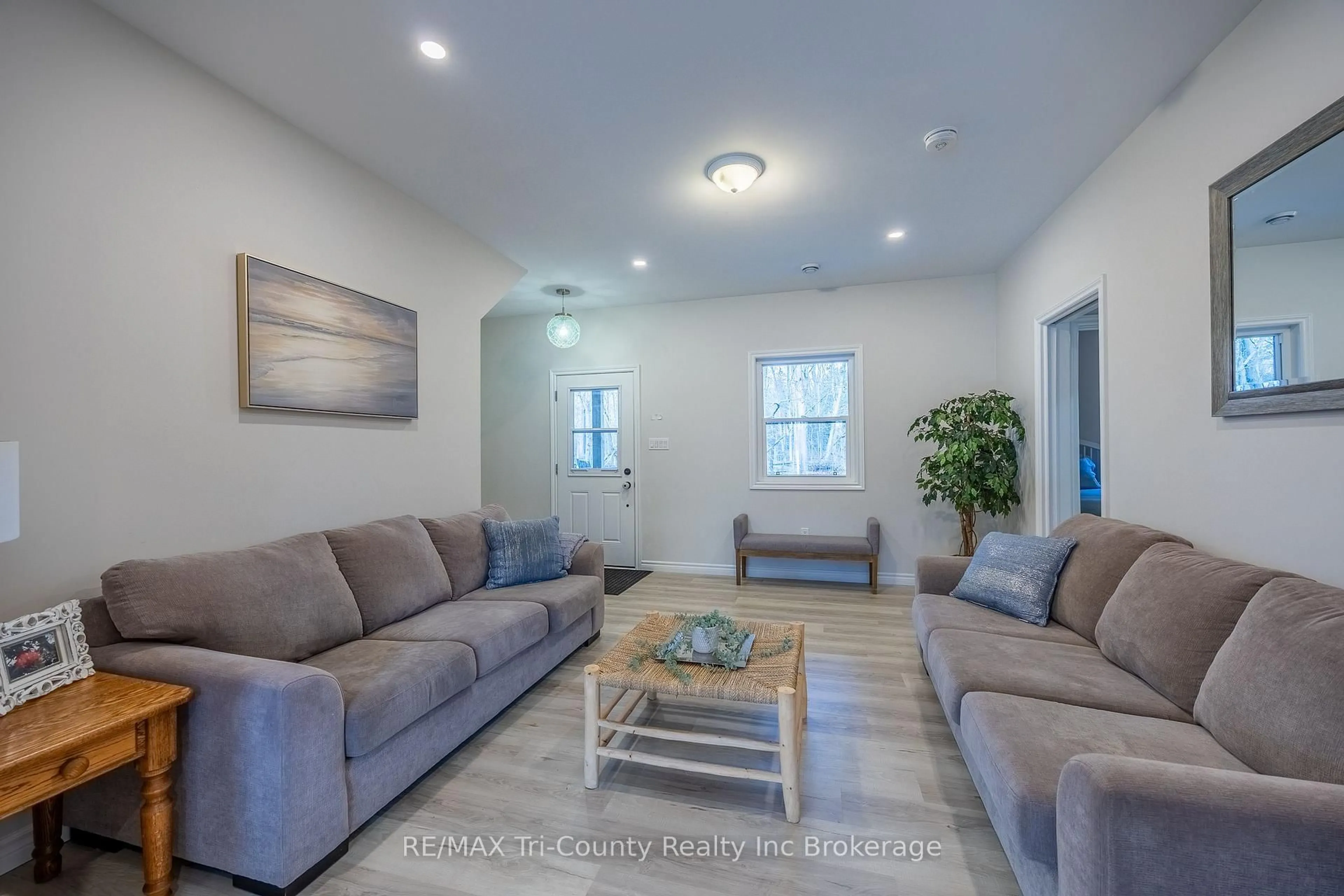Living room with furniture, unknown for 6 Addison St, Bayham Ontario N0J 1T0