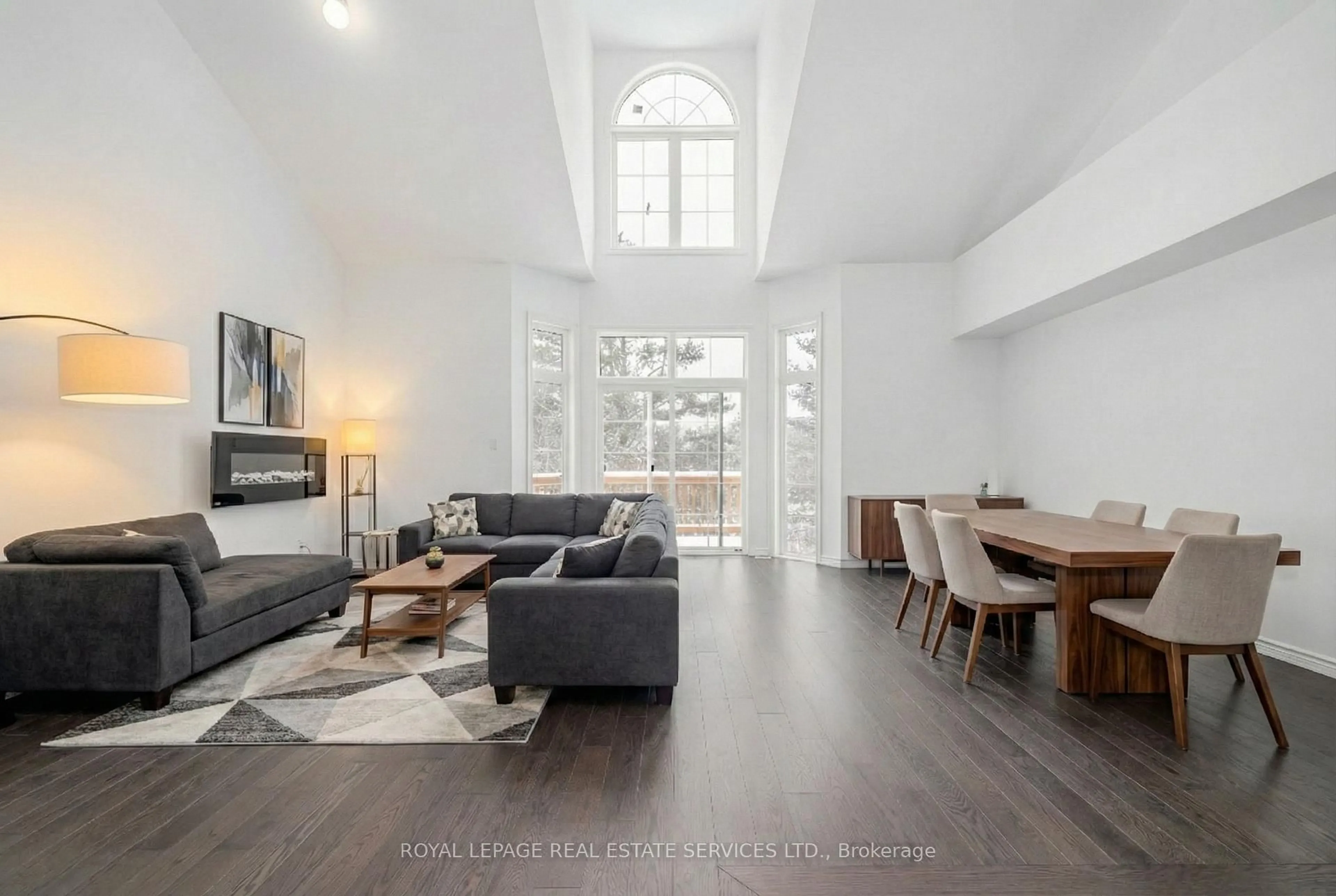 Living room with furniture, unknown for 6 Turnberry Crt, Bracebridge Ontario P1L 0N5
