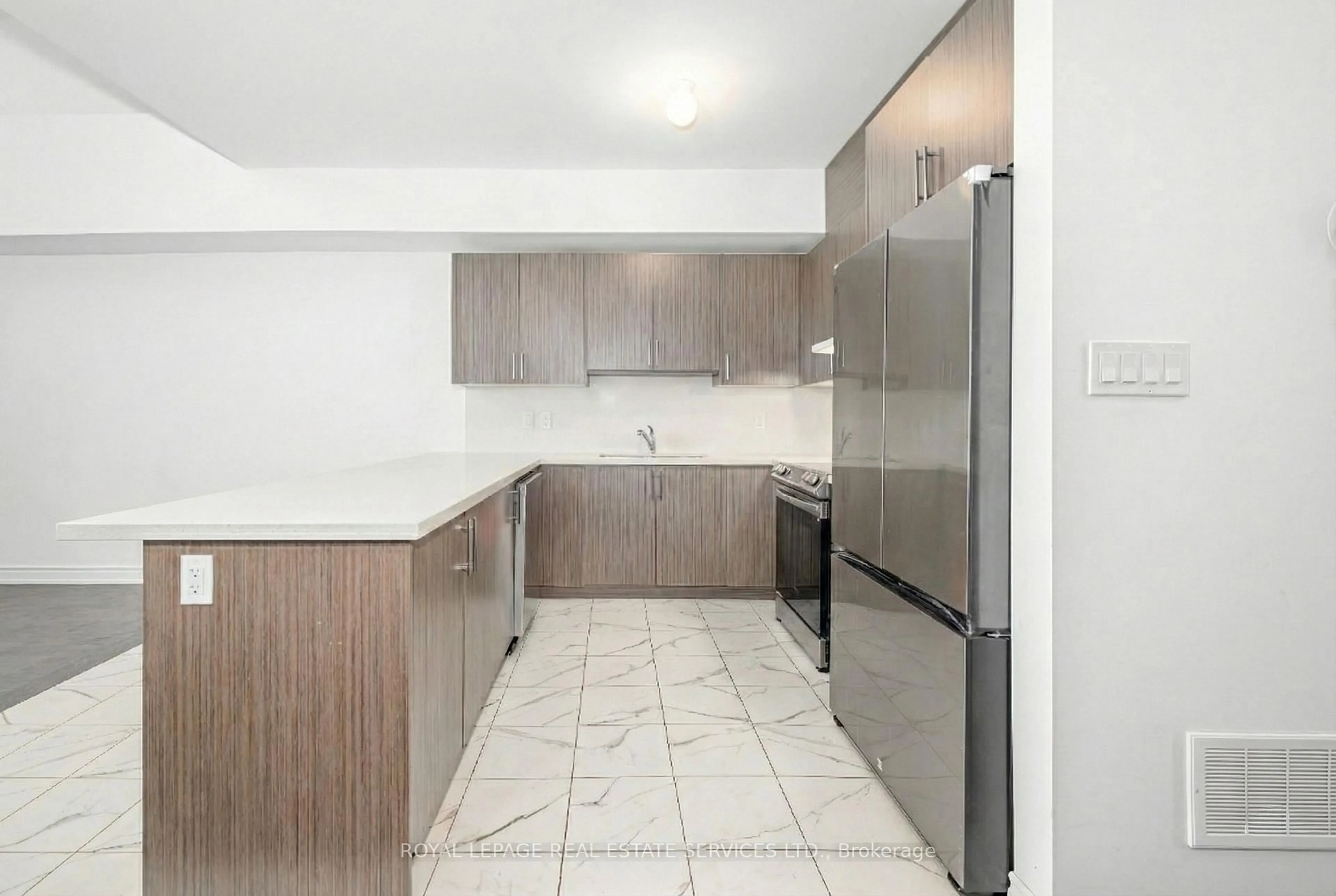 Standard kitchen, unknown for 6 Turnberry Crt, Bracebridge Ontario P1L 0N5