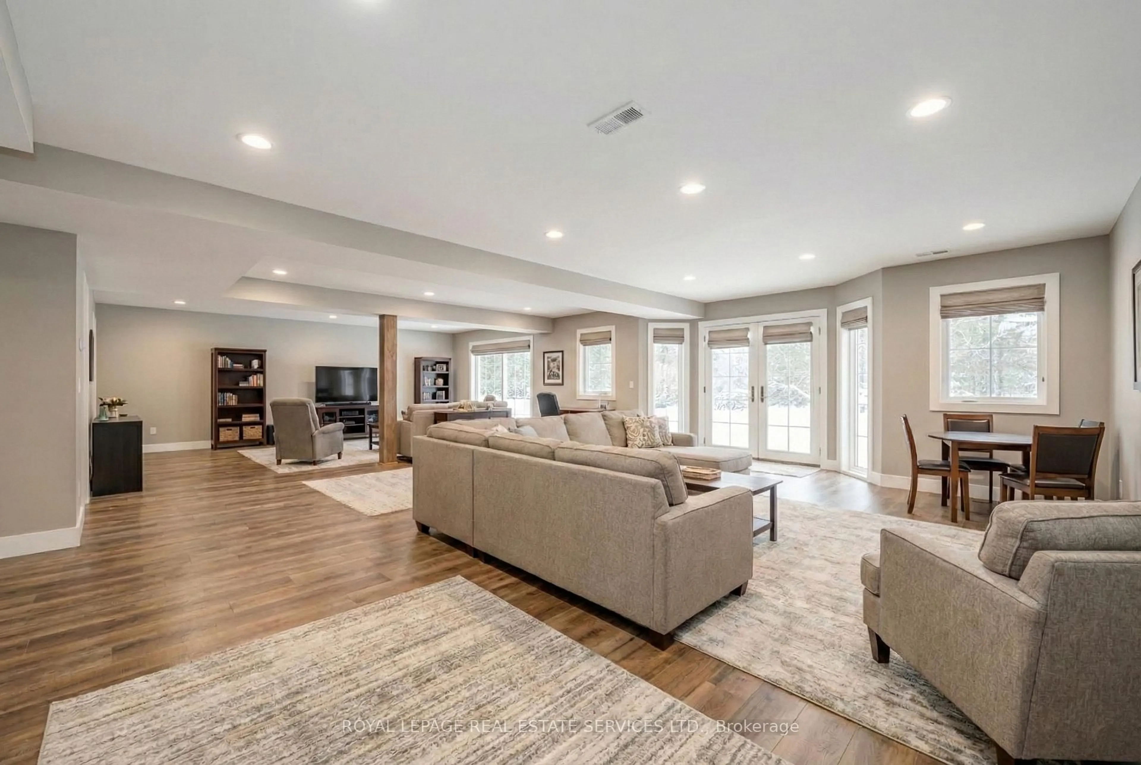 Living room with furniture, unknown for 6 Turnberry Crt, Bracebridge Ontario P1L 0N5