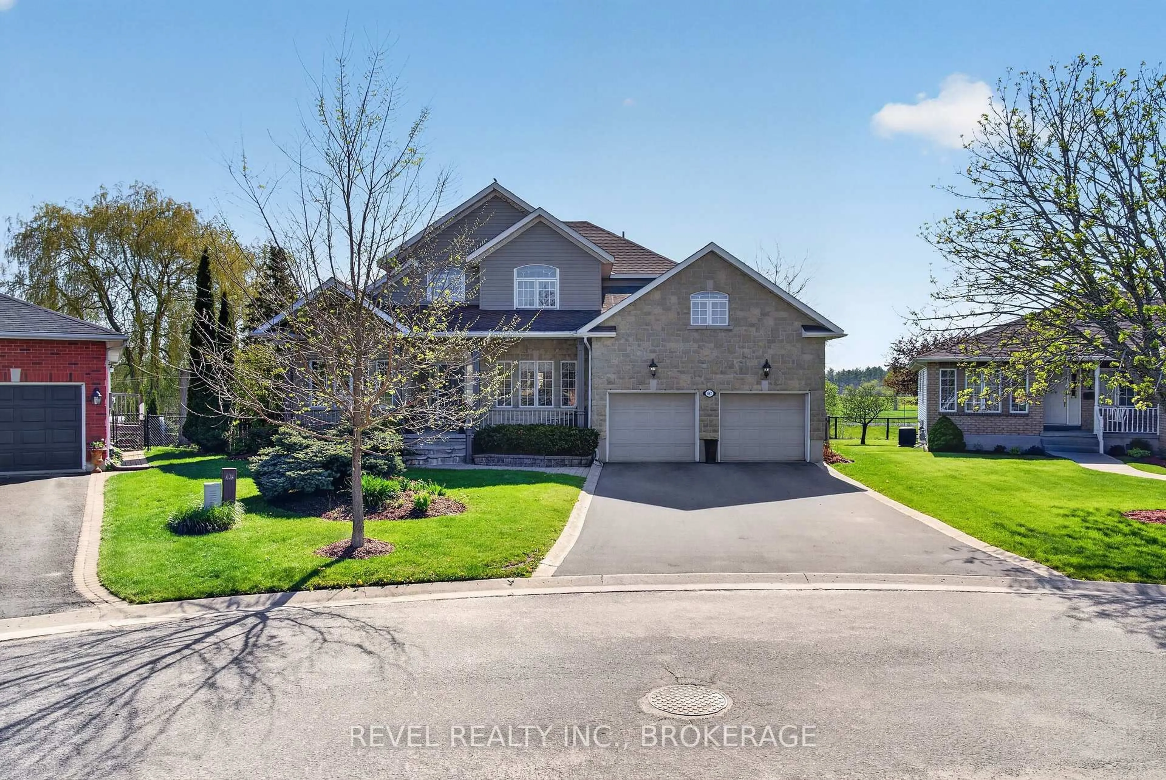 A pic from outside/outdoor area/front of a property/back of a property/a pic from drone, street for 567 Shiloh Ave, Kingston Ontario K7M 8W1