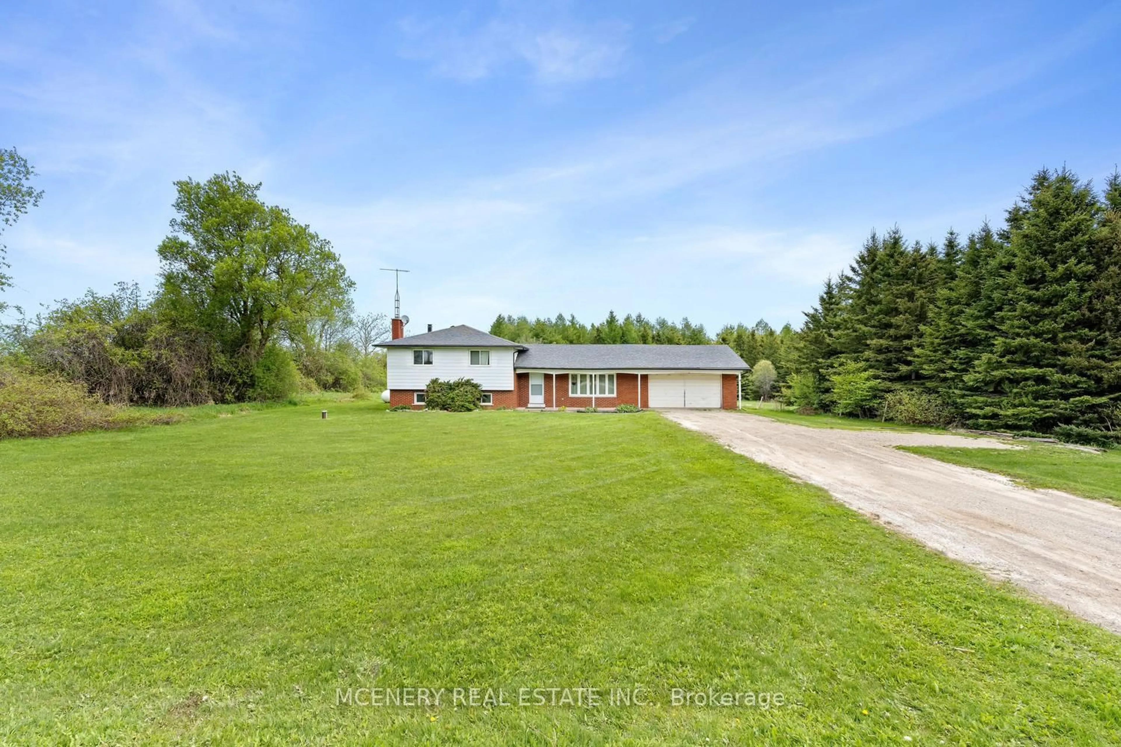 A pic from outside/outdoor area/front of a property/back of a property/a pic from drone, unknown for 5339 Erin-Eramosa Townline Rd, Erin Ontario N0B 2K0