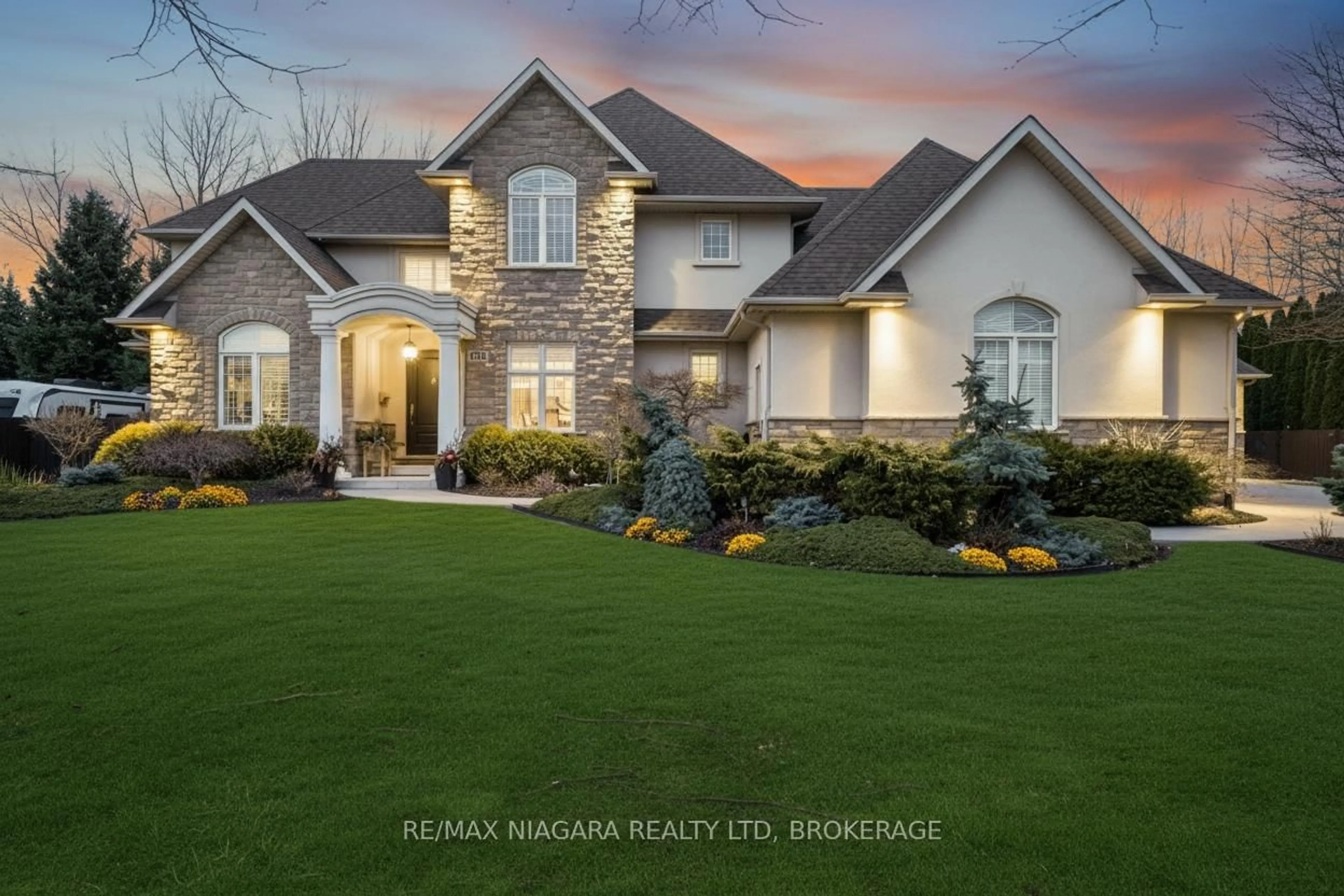 Home with brick exterior material, street for 6775 Domenic Cres, Niagara Falls Ontario L2J 4L5
