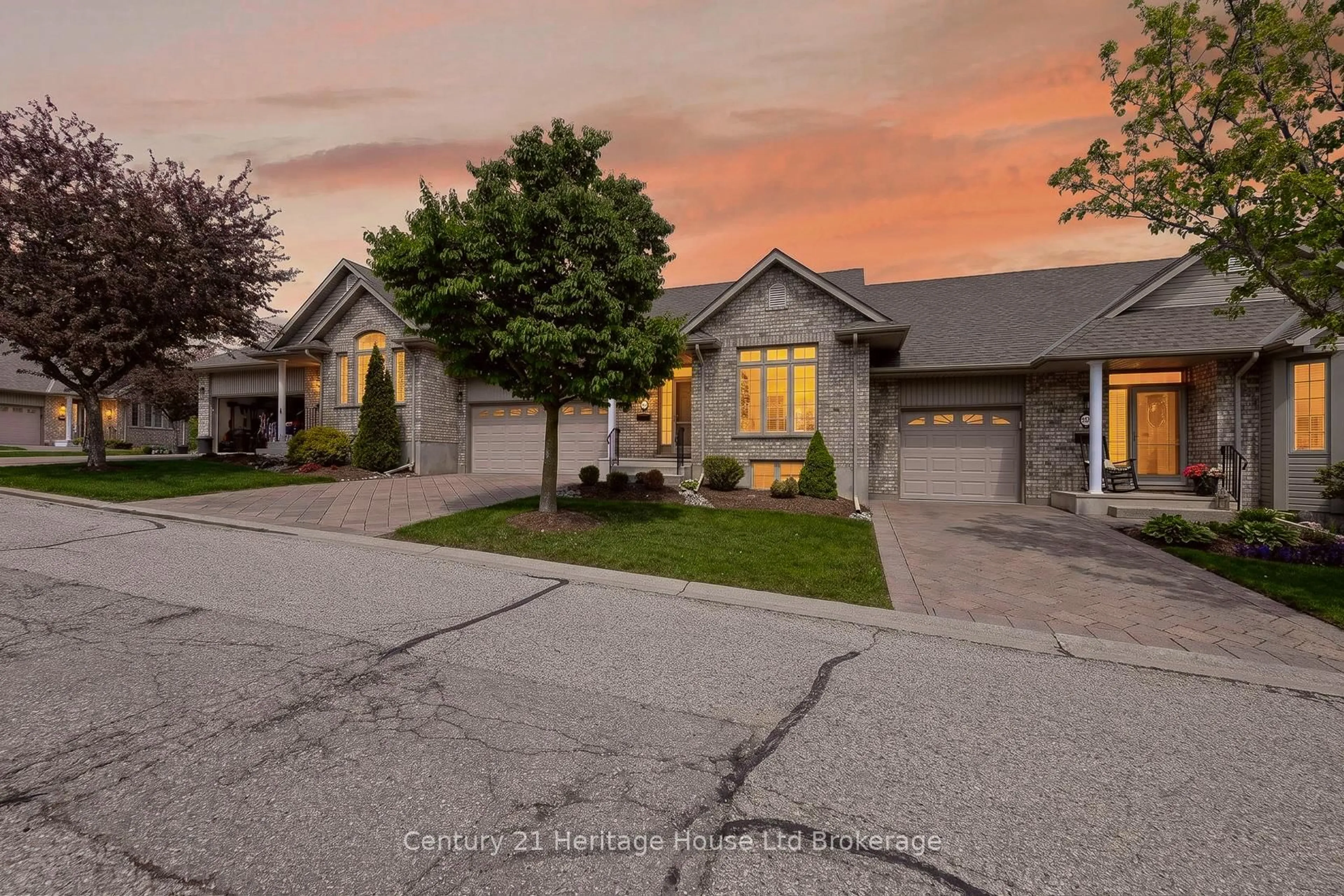 Home with brick exterior material, street for 450 Lakeview Dr #13, Woodstock Ontario N4T 1V6