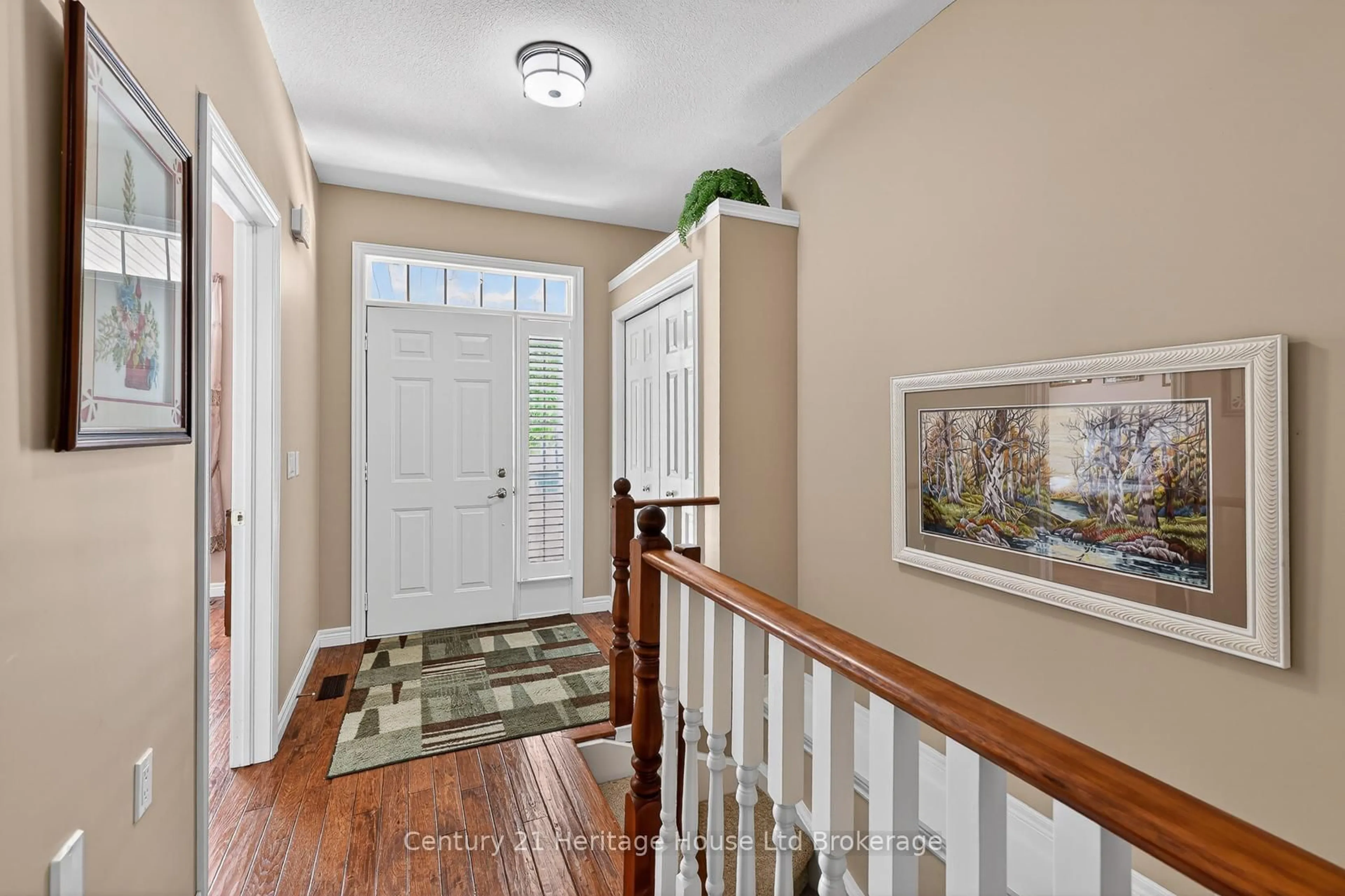 Indoor entryway for 450 Lakeview Dr #13, Woodstock Ontario N4T 1V6