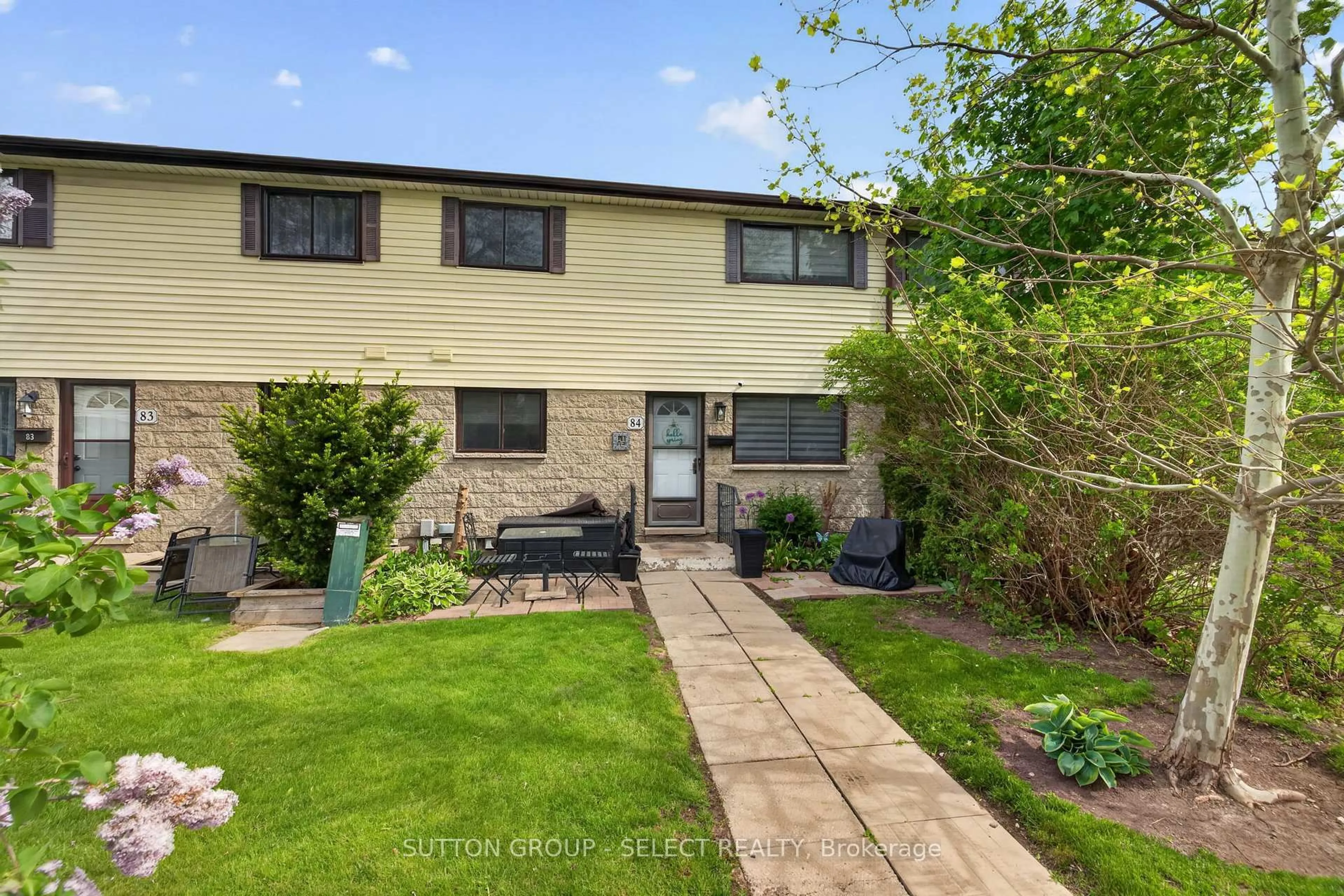 A pic from outside/outdoor area/front of a property/back of a property/a pic from drone, street for 825 Dundalk Dr #84, London South Ontario N6C 3V6