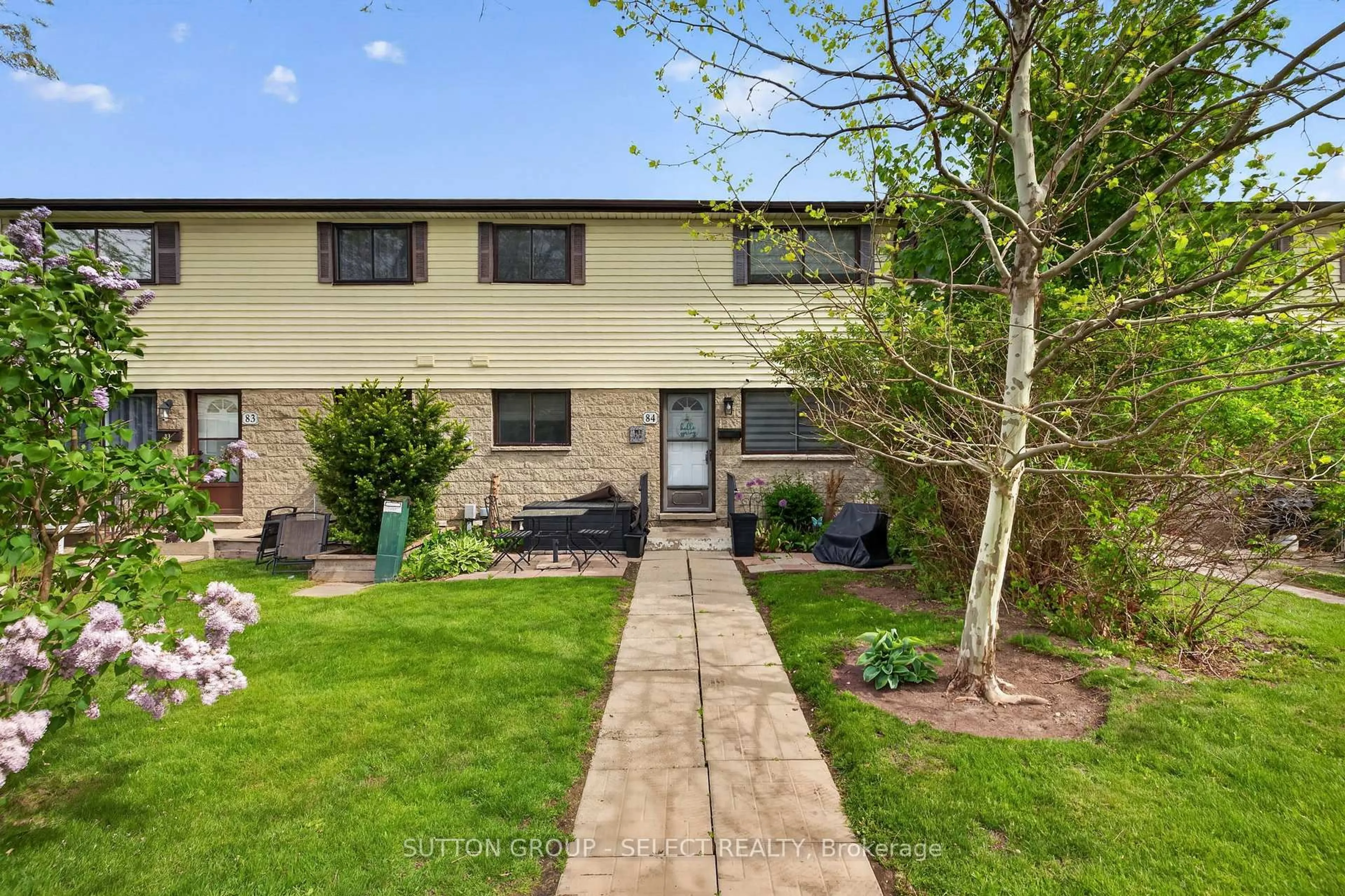A pic from outside/outdoor area/front of a property/back of a property/a pic from drone, unknown for 825 Dundalk Dr #84, London South Ontario N6C 3V6