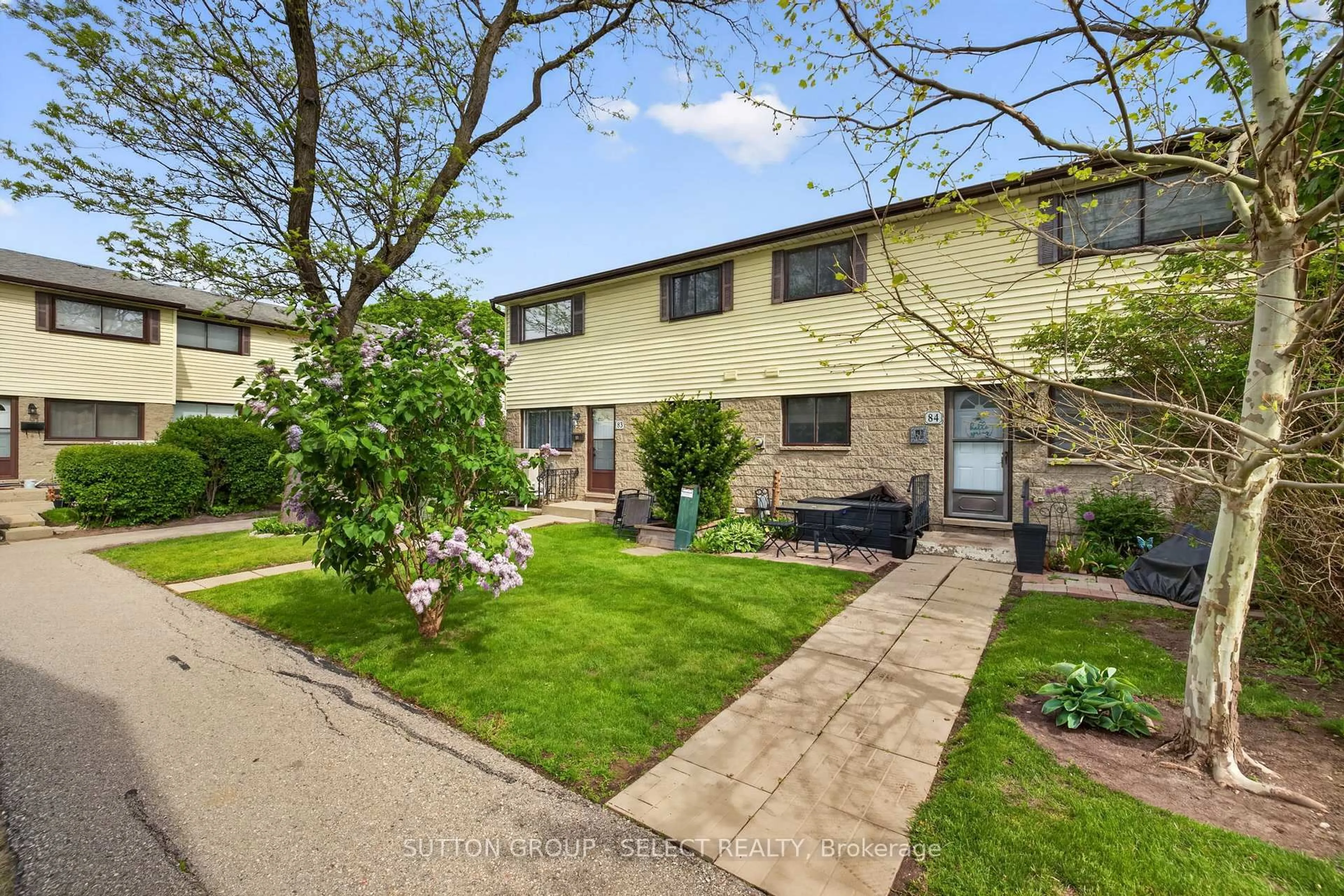 A pic from outside/outdoor area/front of a property/back of a property/a pic from drone, street for 825 Dundalk Dr #84, London South Ontario N6C 3V6