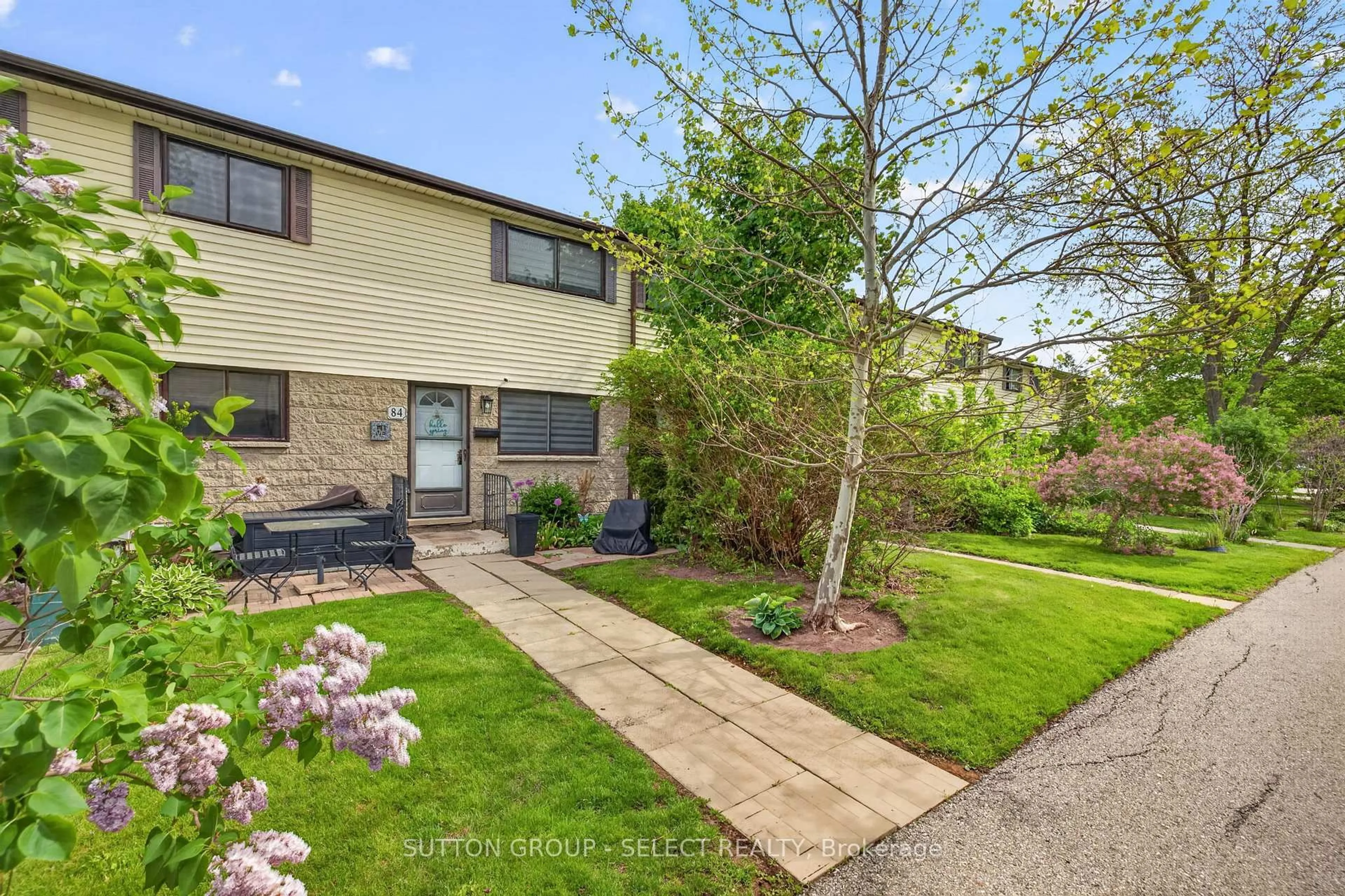 A pic from outside/outdoor area/front of a property/back of a property/a pic from drone, street for 825 Dundalk Dr #84, London South Ontario N6C 3V6