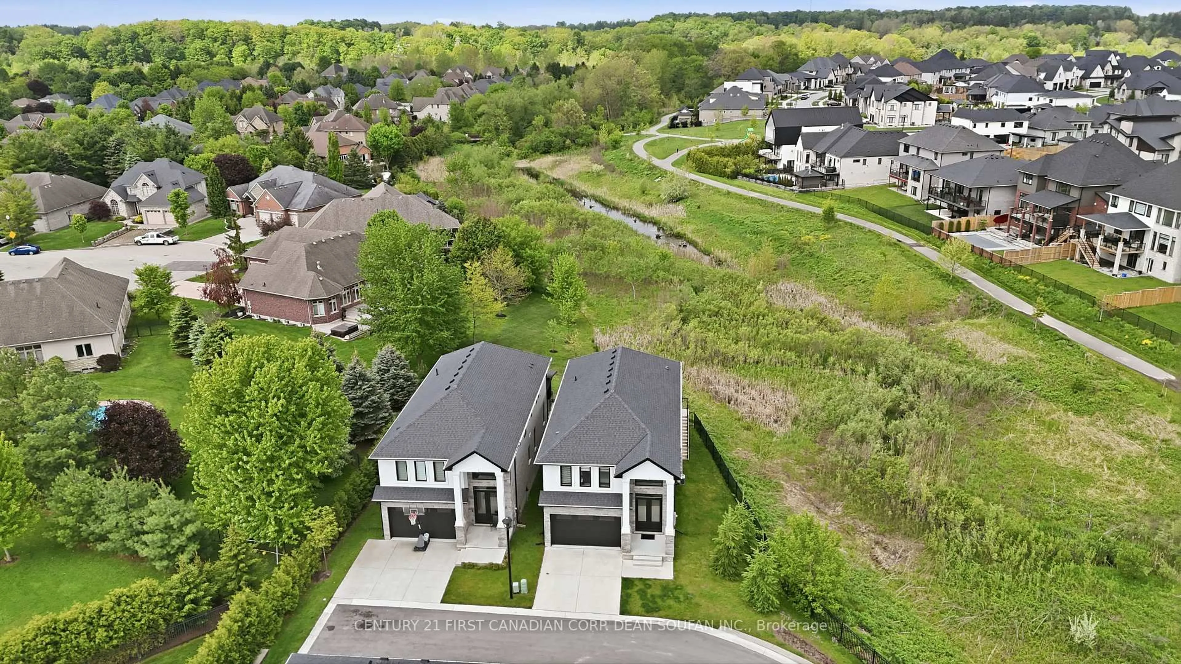 A pic from outside/outdoor area/front of a property/back of a property/a pic from drone, street for 6990 CLAYTON Walk #35, London South Ontario N6P 0J2