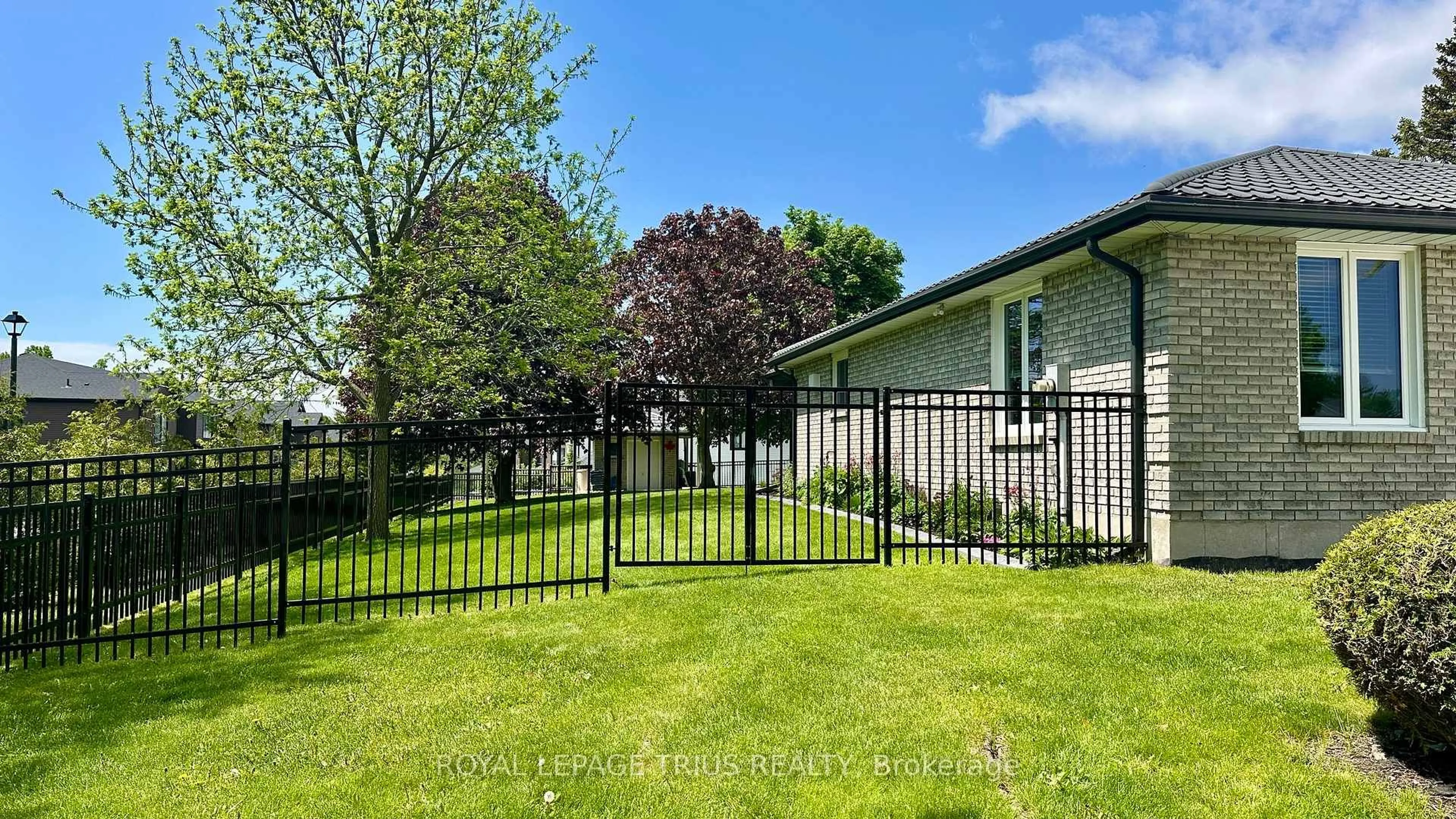 A pic from outside/outdoor area/front of a property/back of a property/a pic from drone, street for 1 Edenridge Dr, Haldimand Ontario N0A 1S0