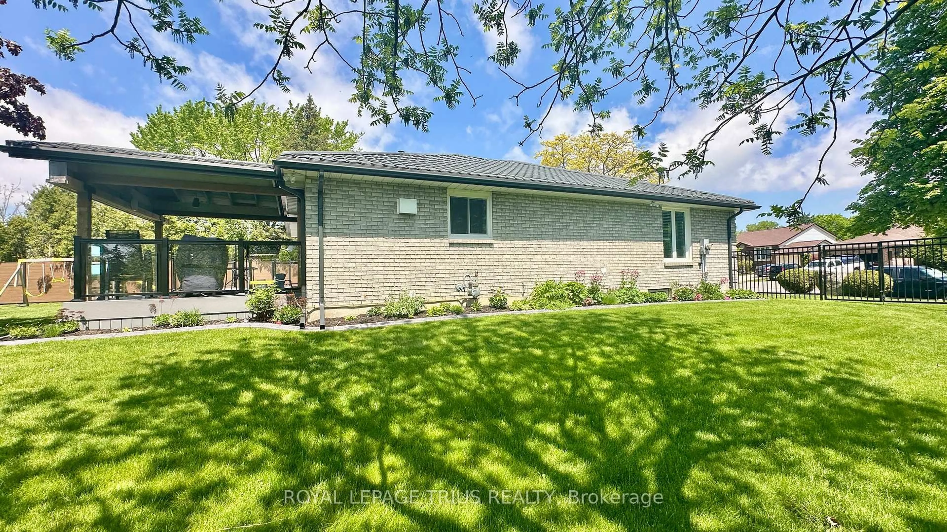 A pic from outside/outdoor area/front of a property/back of a property/a pic from drone, street for 1 Edenridge Dr, Haldimand Ontario N0A 1S0
