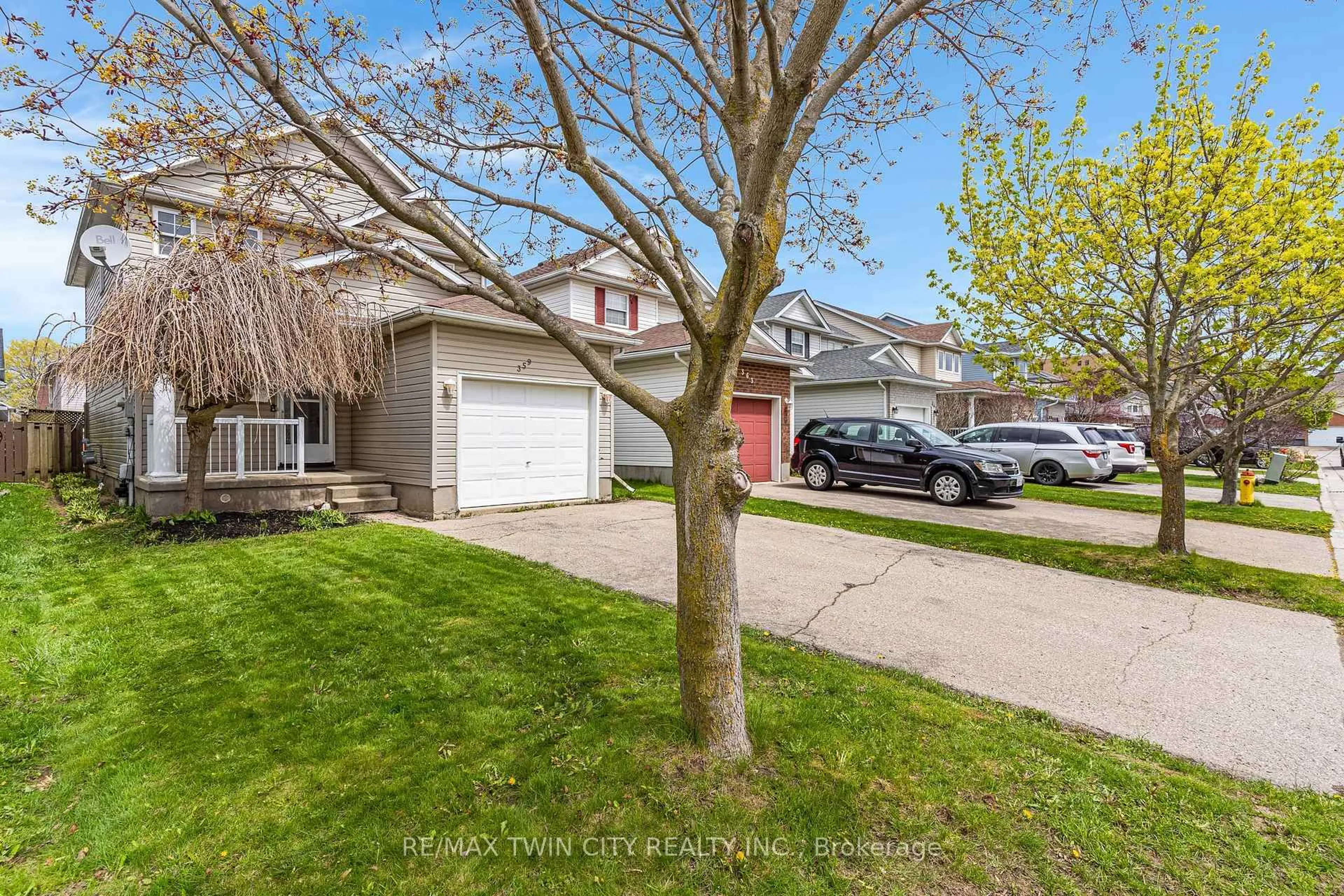 A pic from outside/outdoor area/front of a property/back of a property/a pic from drone, street for 359 Highbrook Cres, Kitchener Ontario N2E 3P5