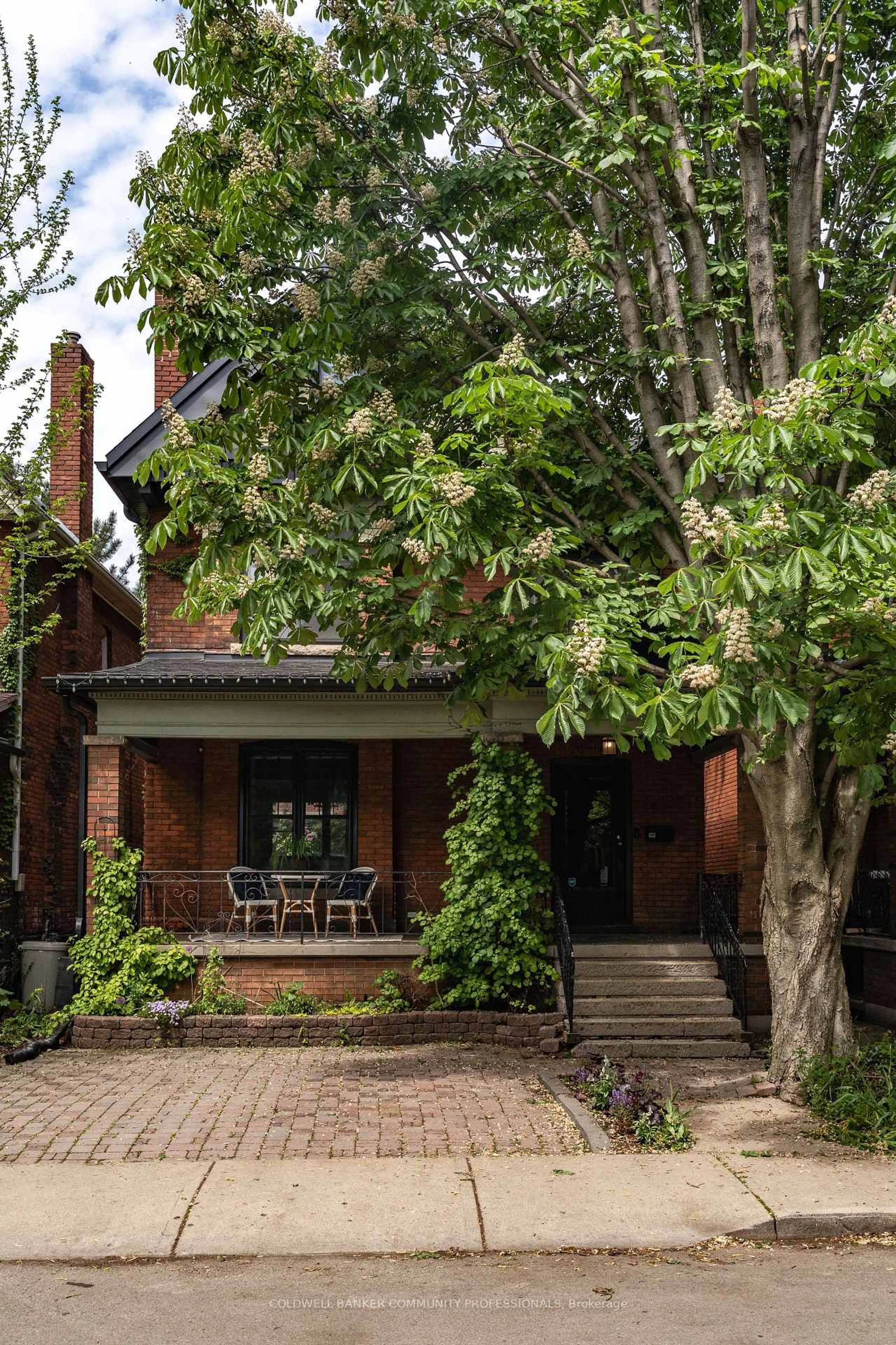 Home with brick exterior material, street for 44 St Clair Ave, Hamilton Ontario L8M 2N3