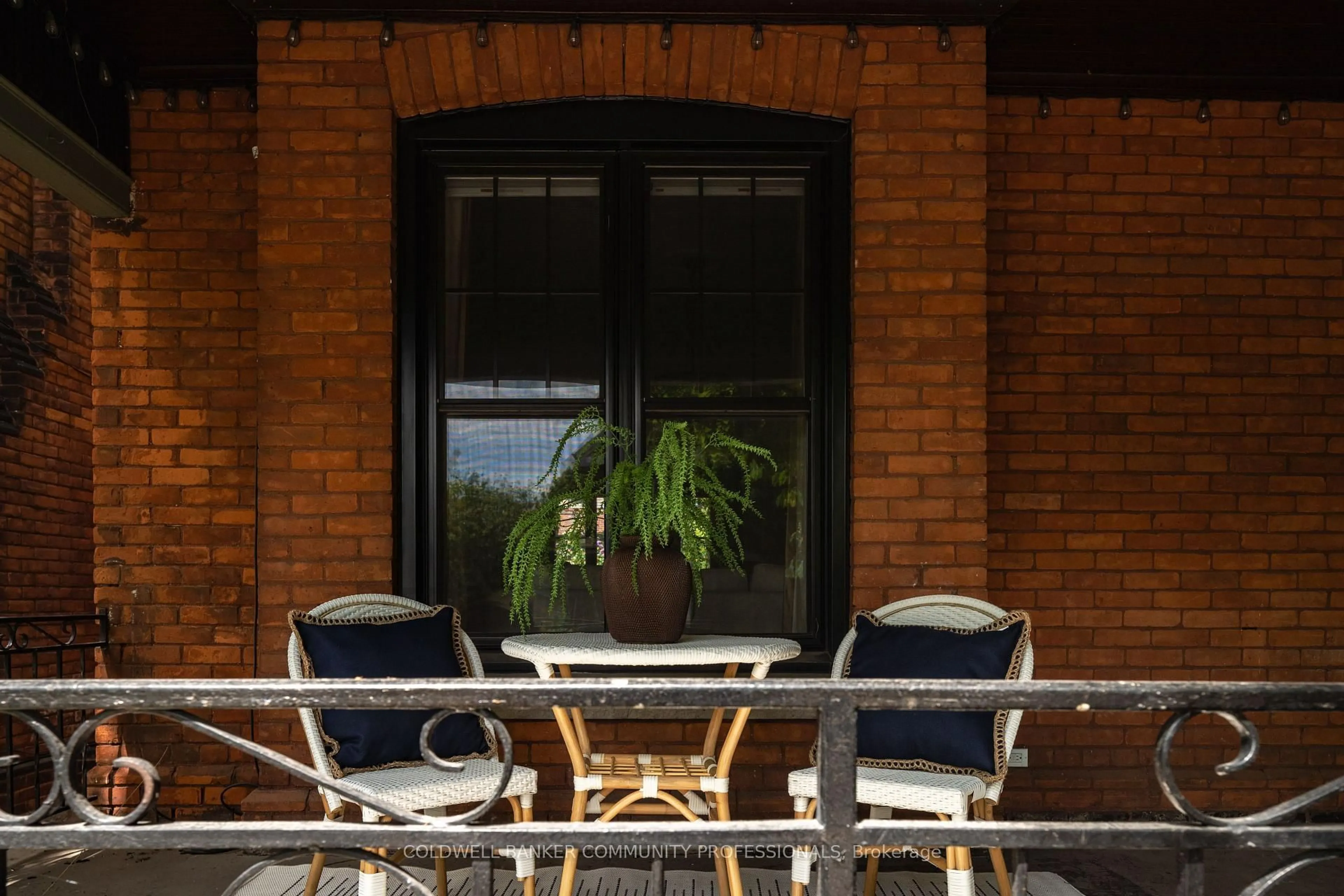 Patio, street for 44 St Clair Ave, Hamilton Ontario L8M 2N3