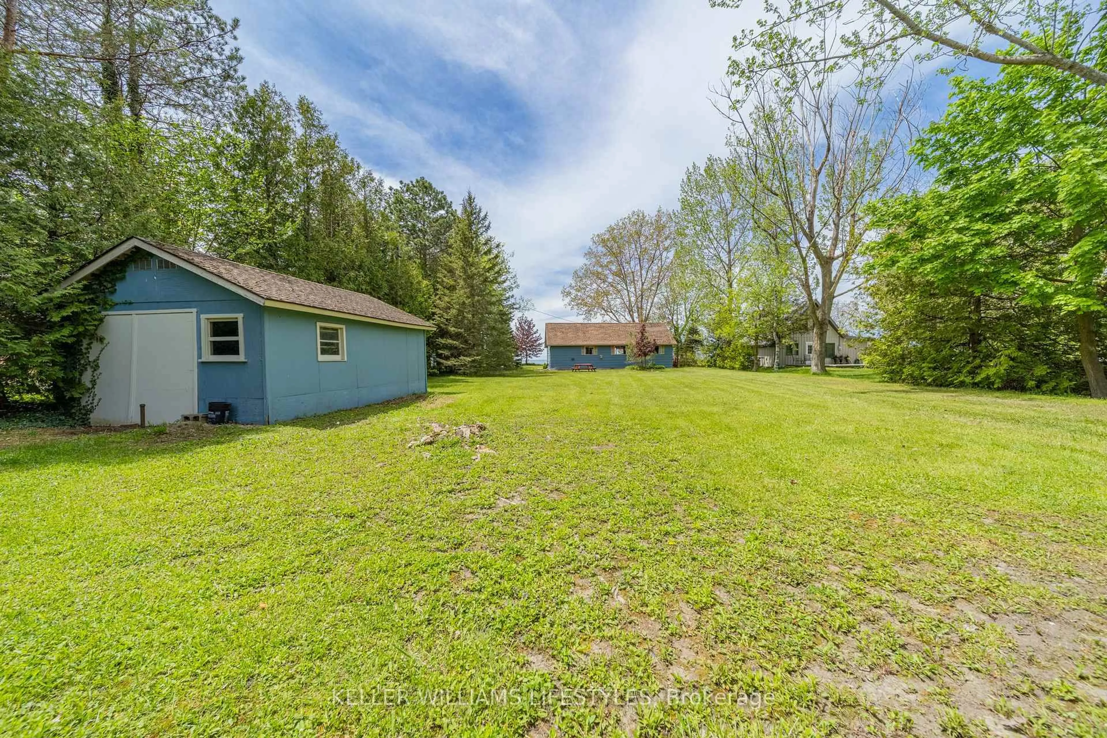 A pic from outside/outdoor area/front of a property/back of a property/a pic from drone, unknown for 72985 Claudette Dr, Bluewater Ontario N0M 2T0