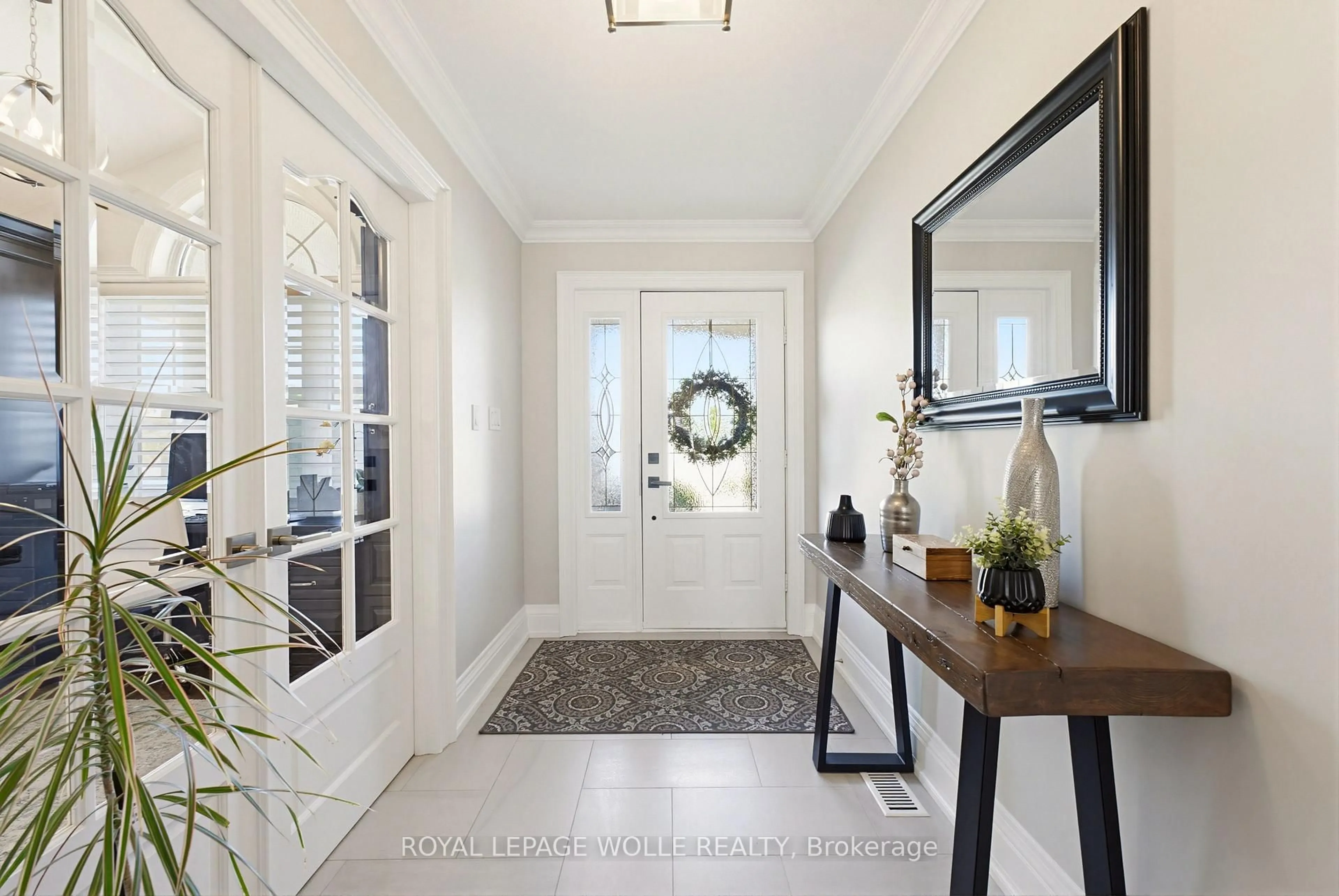 Indoor entryway for 64 Highgate Rd, Kitchener Ontario N2N 3M8