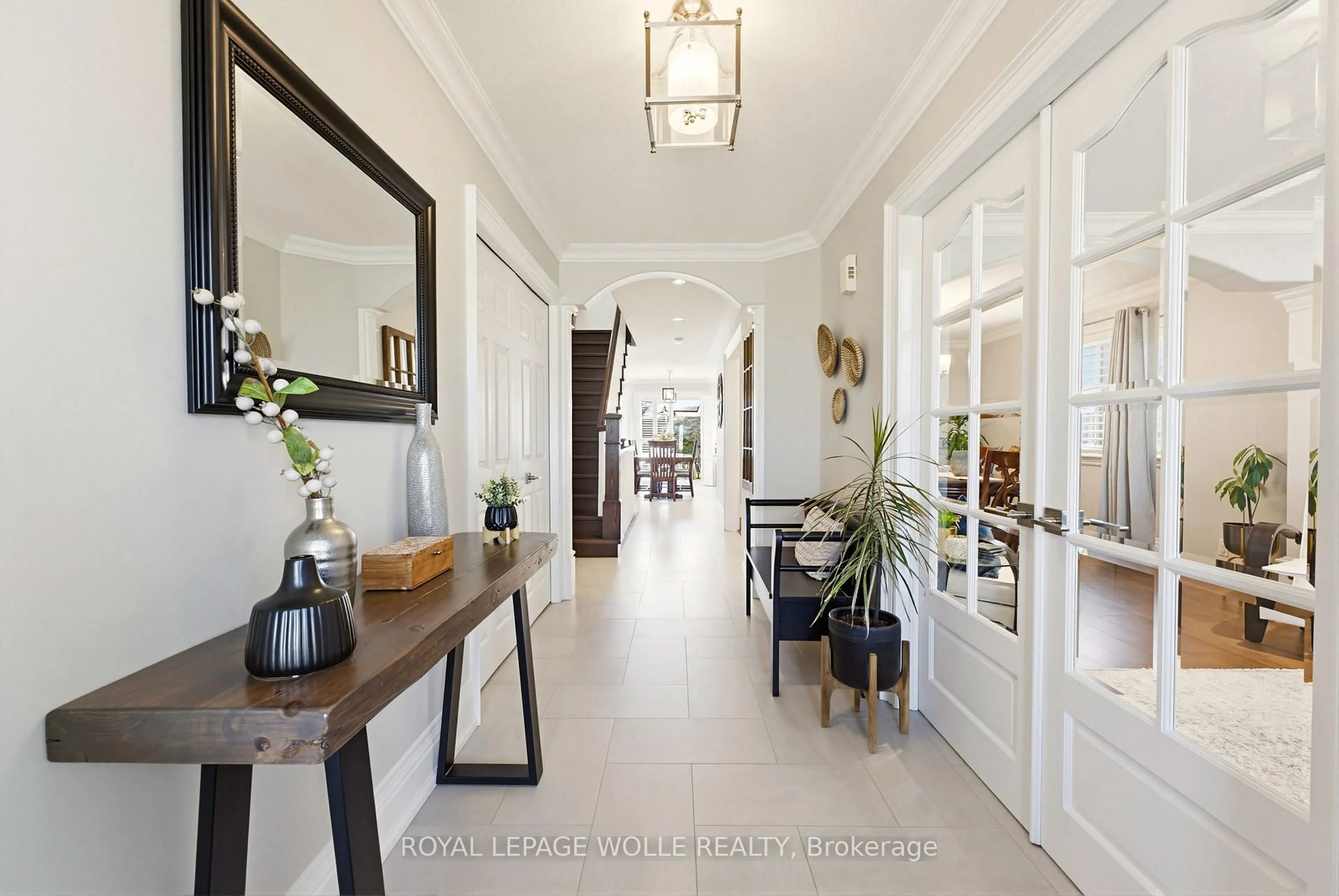 Indoor entryway for 64 Highgate Rd, Kitchener Ontario N2N 3M8