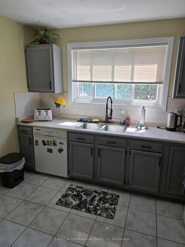 201 Silvercreek Pkwy #16, Guelph 2